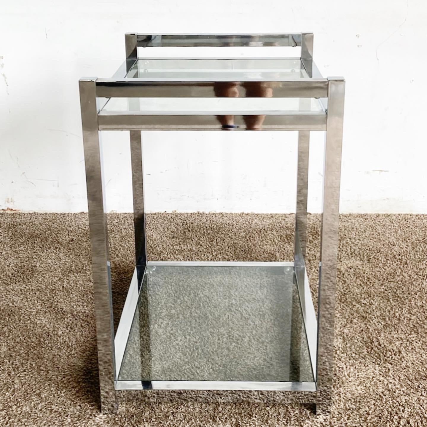 Mid Century Modern Chrome 2 Tier Side Table In Good Condition For Sale In Delray Beach, FL