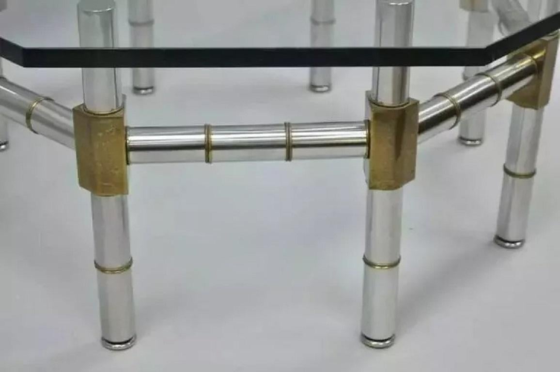 Mid-Century Modern Table basse octogonale à plateau en verre, chrome et laiton, The Modernity en vente