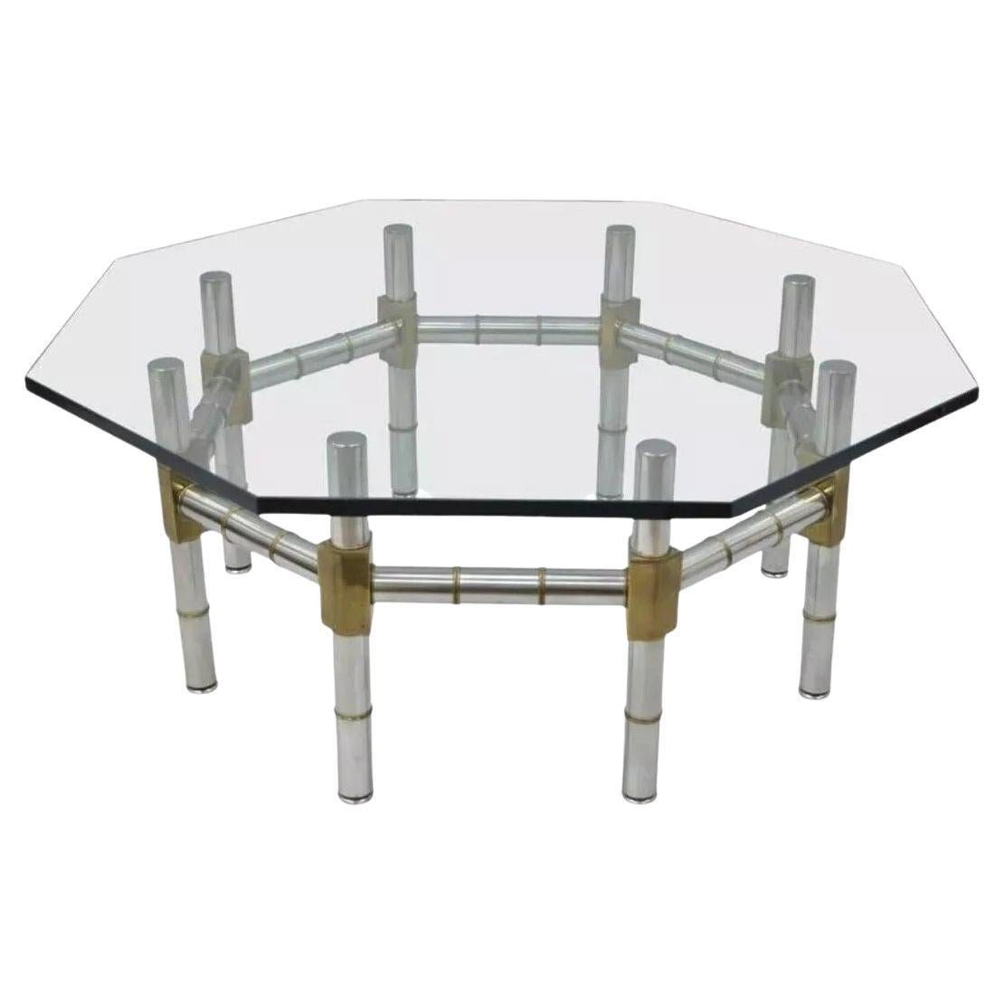 Table basse octogonale à plateau en verre, chrome et laiton, The Modernity en vente