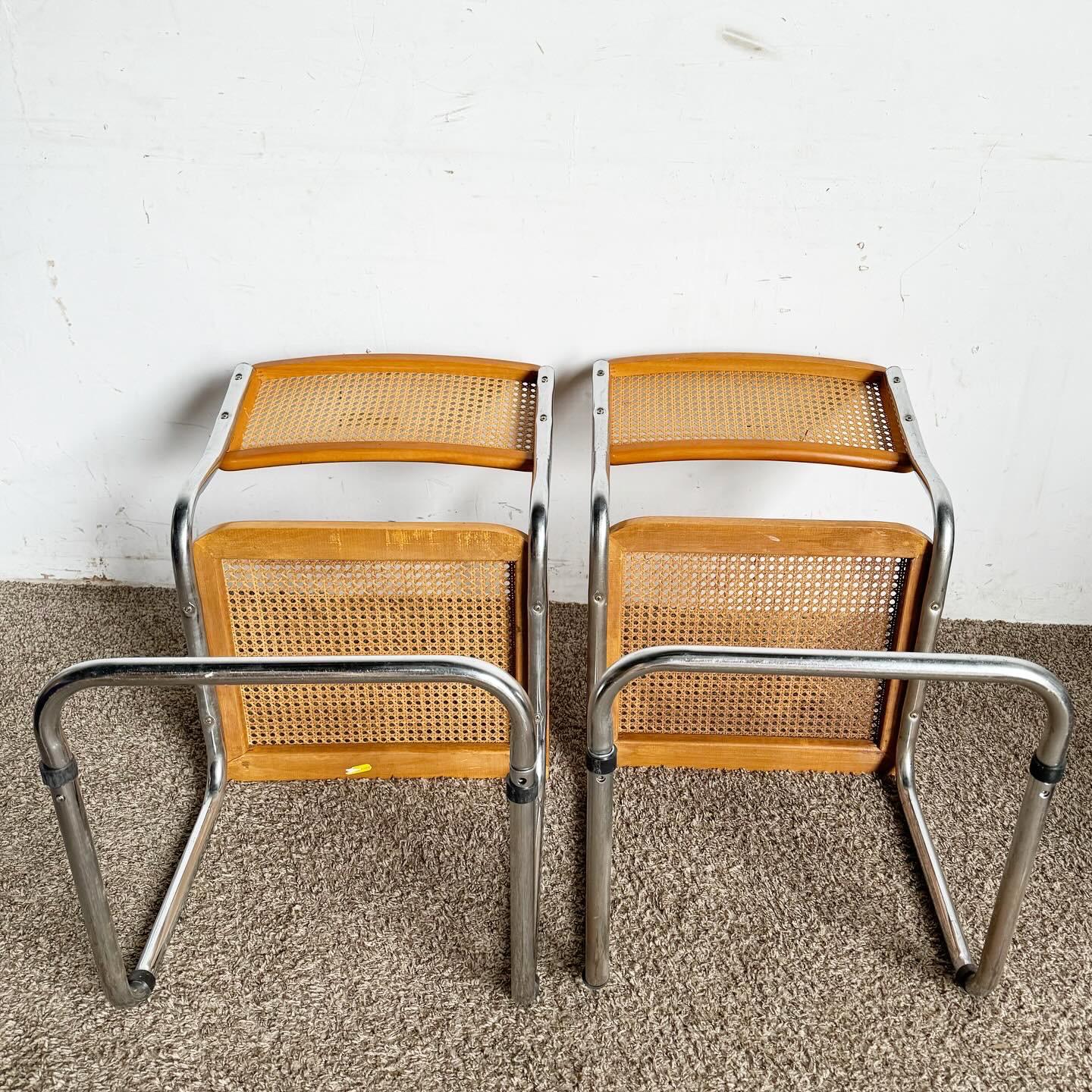 Freischwingende Stühle aus Chrom und Schilfrohr im Marvel Breyer-Stil aus der Mitte des Jahrhunderts (20. Jahrhundert) im Angebot