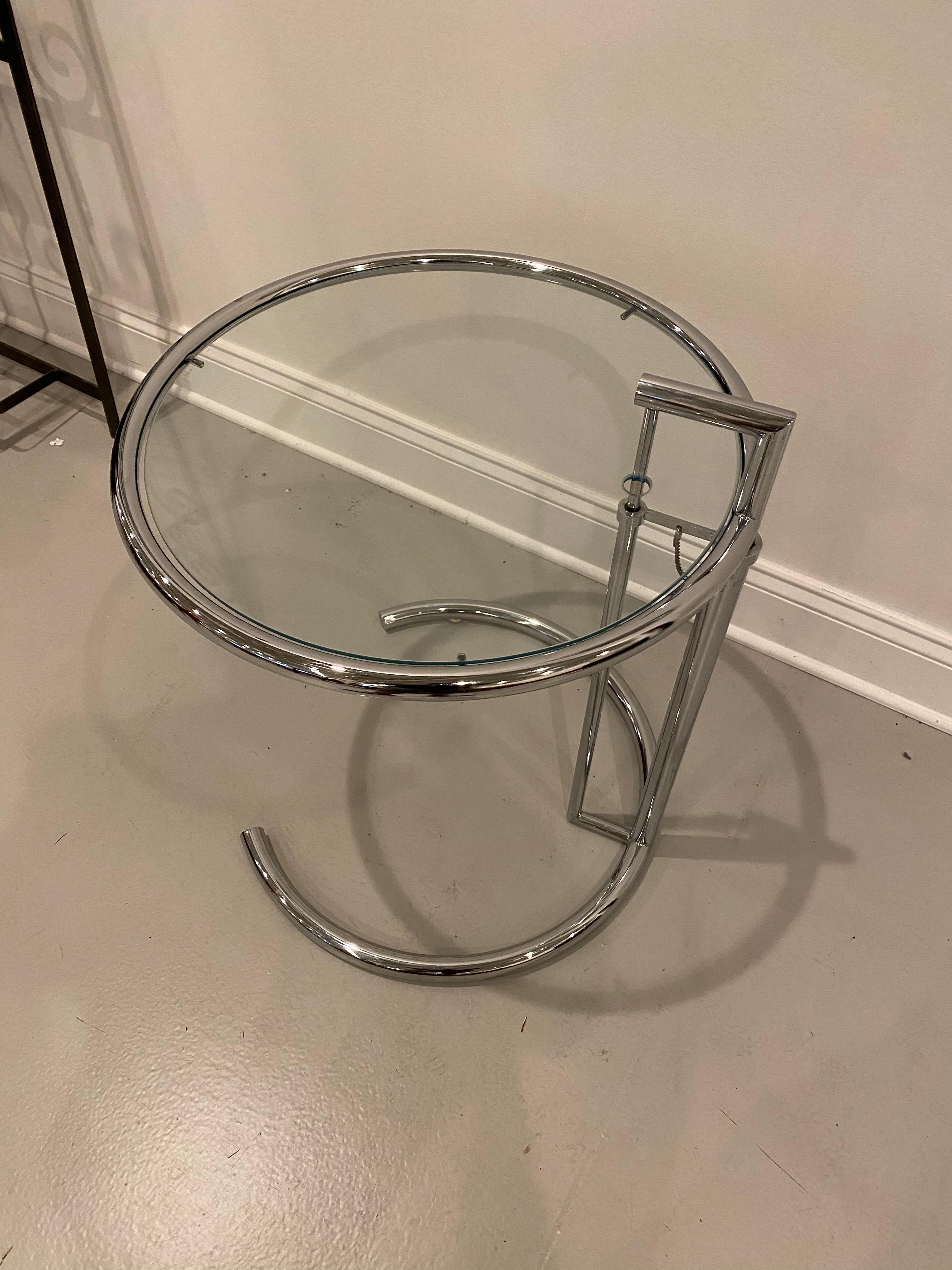 Mid-Century Modern Chrome and Glass Adjustable Table For Sale 1