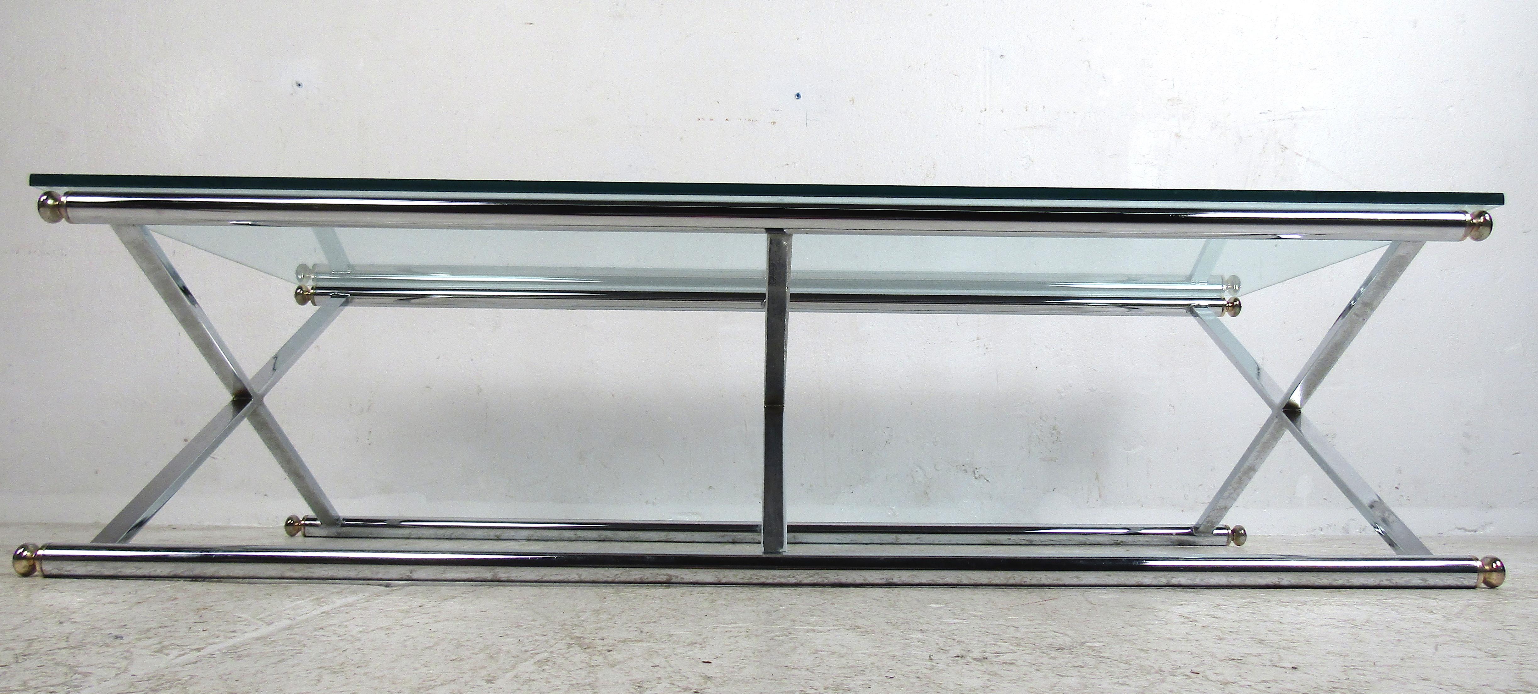 Table basse moderne en chrome et verre:: datant du milieu du siècle dernier Bon état - En vente à Brooklyn, NY