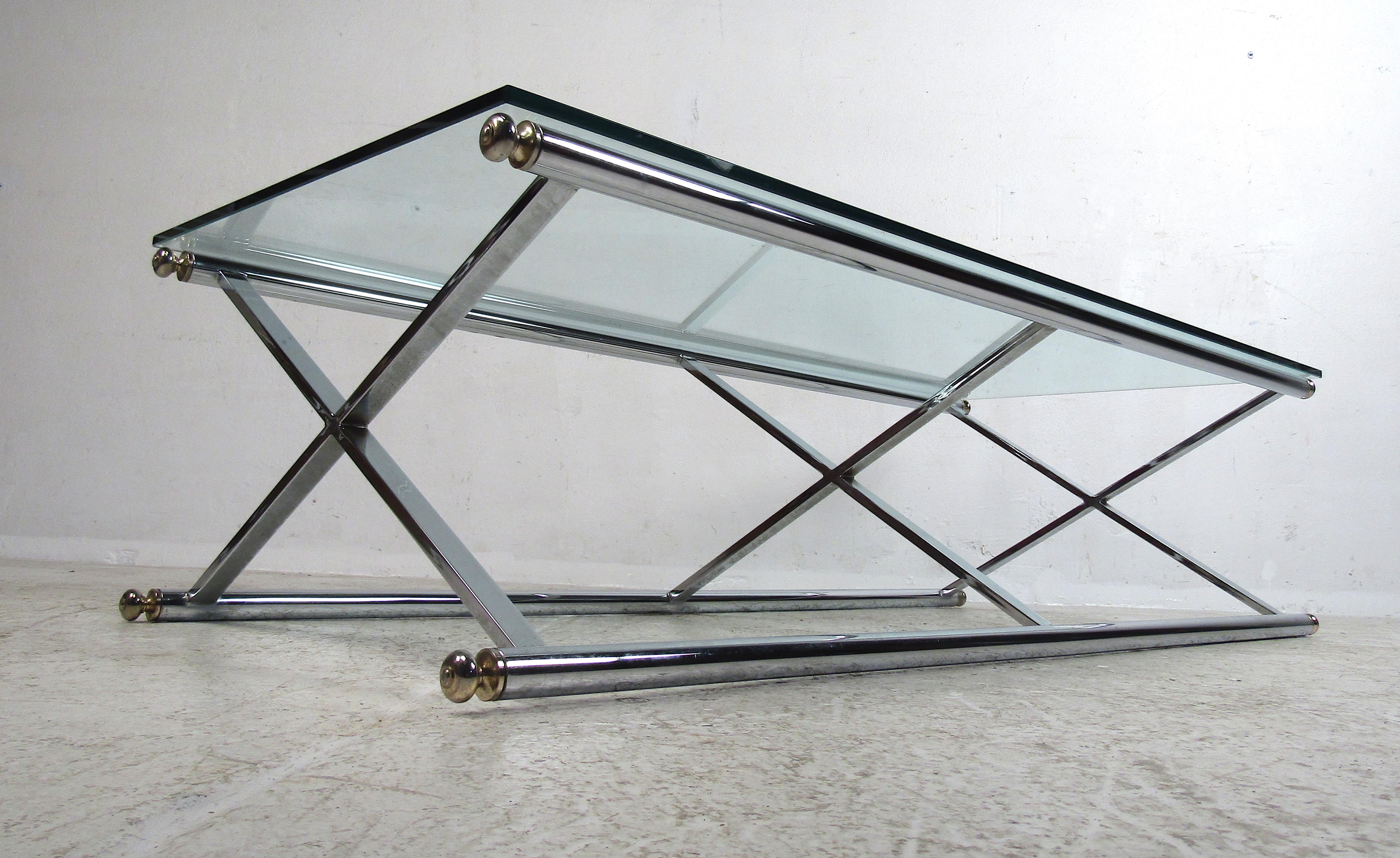 Mid-Century Modern Chrome and Glass Coffee Table For Sale 1