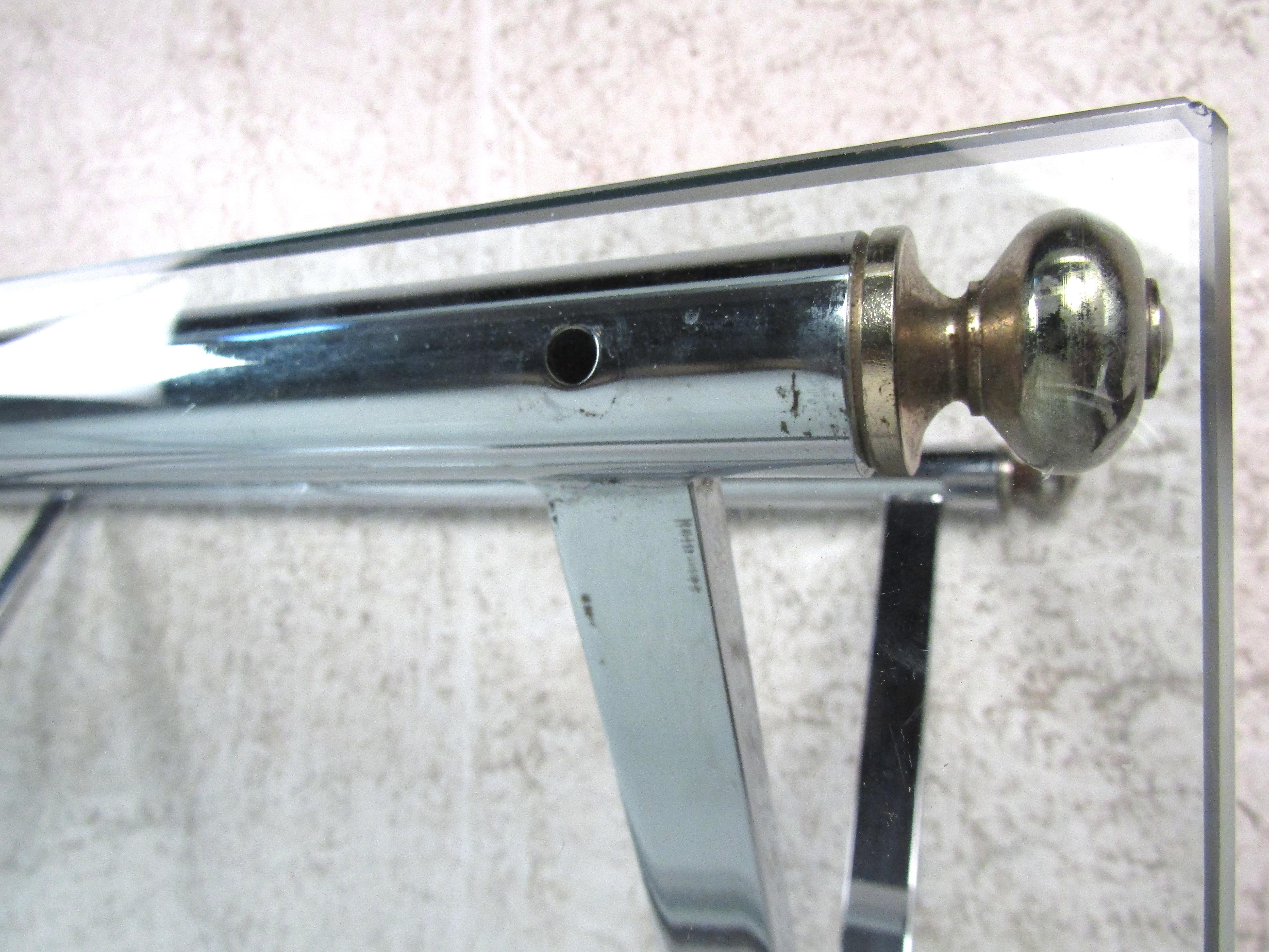 Table basse moderne en chrome et verre:: datant du milieu du siècle dernier en vente 3