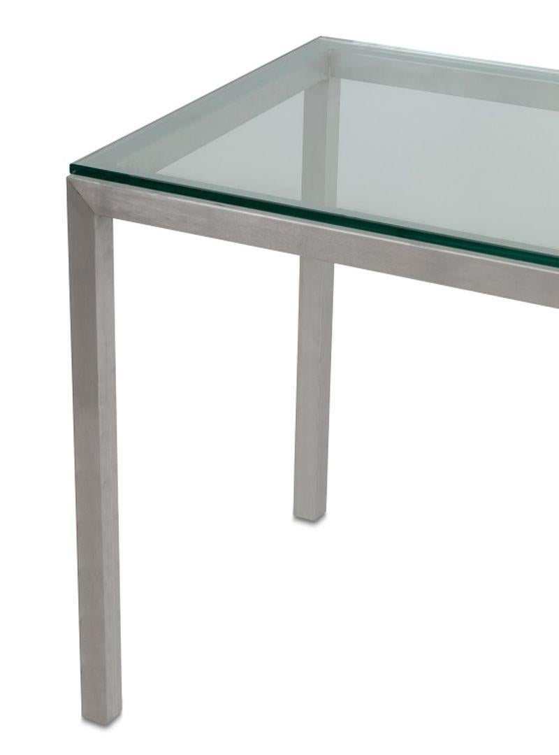 Table console moderne du milieu du siècle en chrome et verre, sur quatre supports, non marquée. 28.75