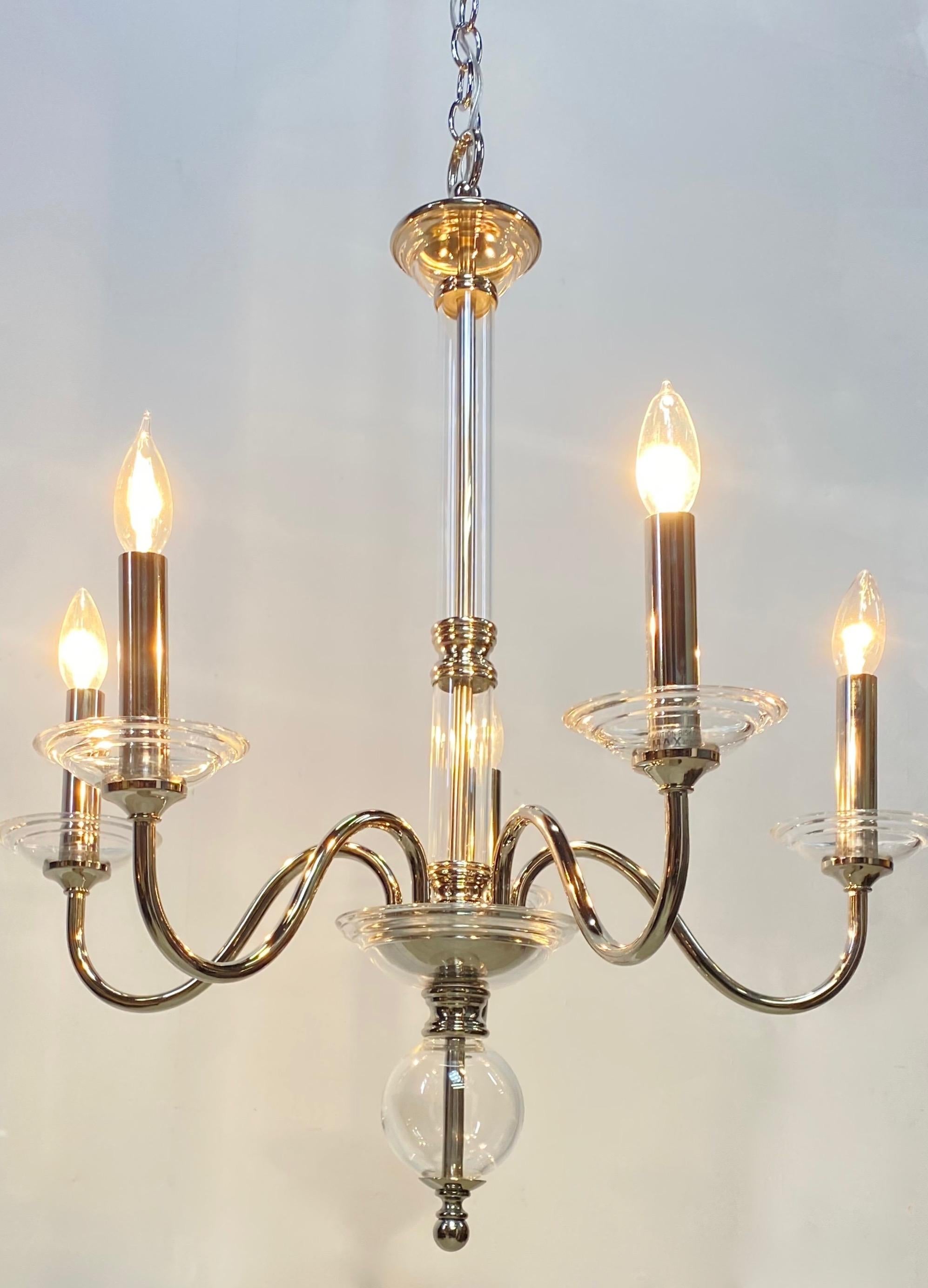 Moderne Leuchte aus Chrom und Glas aus der Mitte des Jahrhunderts (amerikanisch) im Angebot