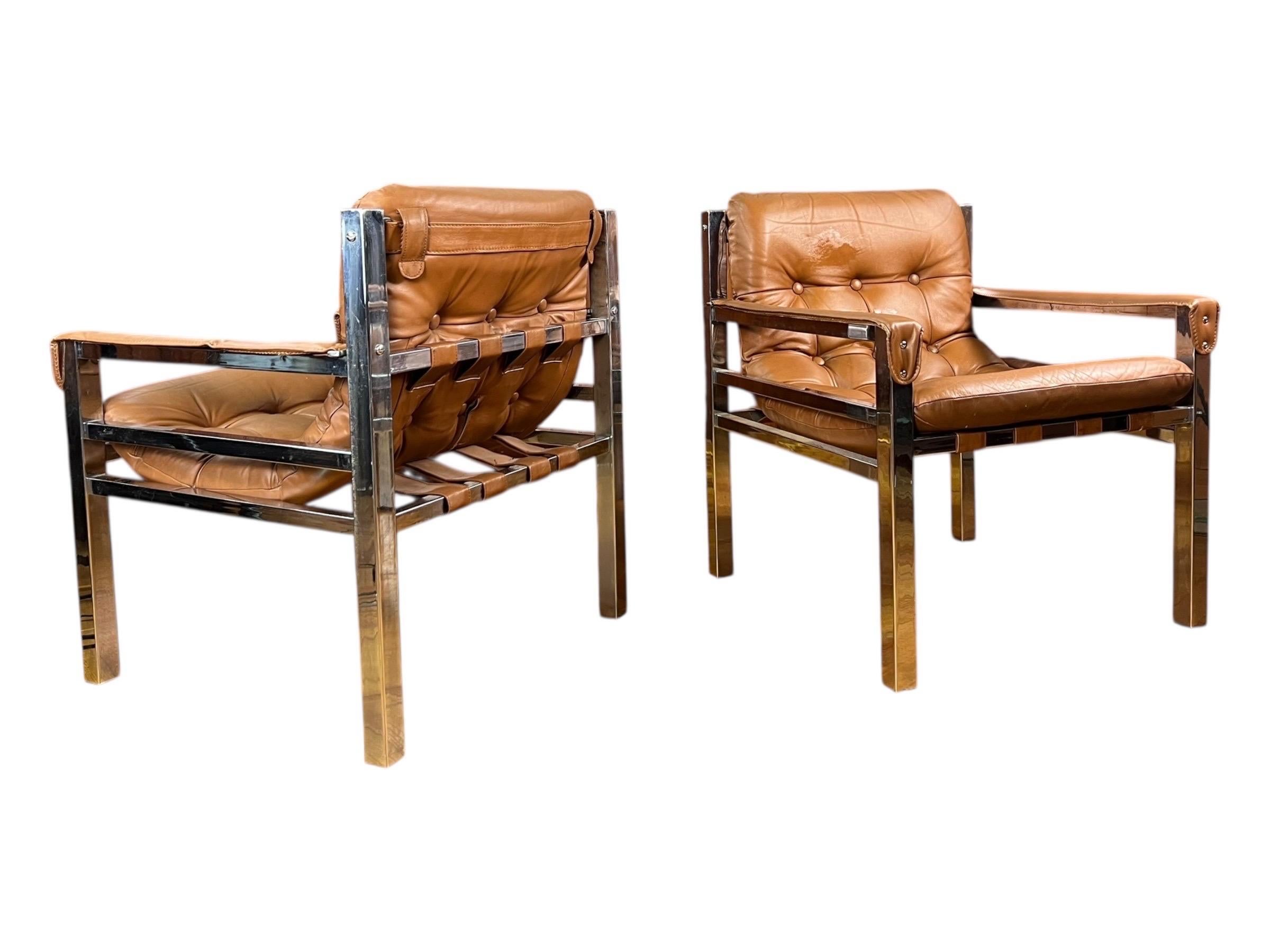 Pareja de sillones Safari de cuero y cromo modernos de mediados de siglo Moderno de mediados de siglo en venta