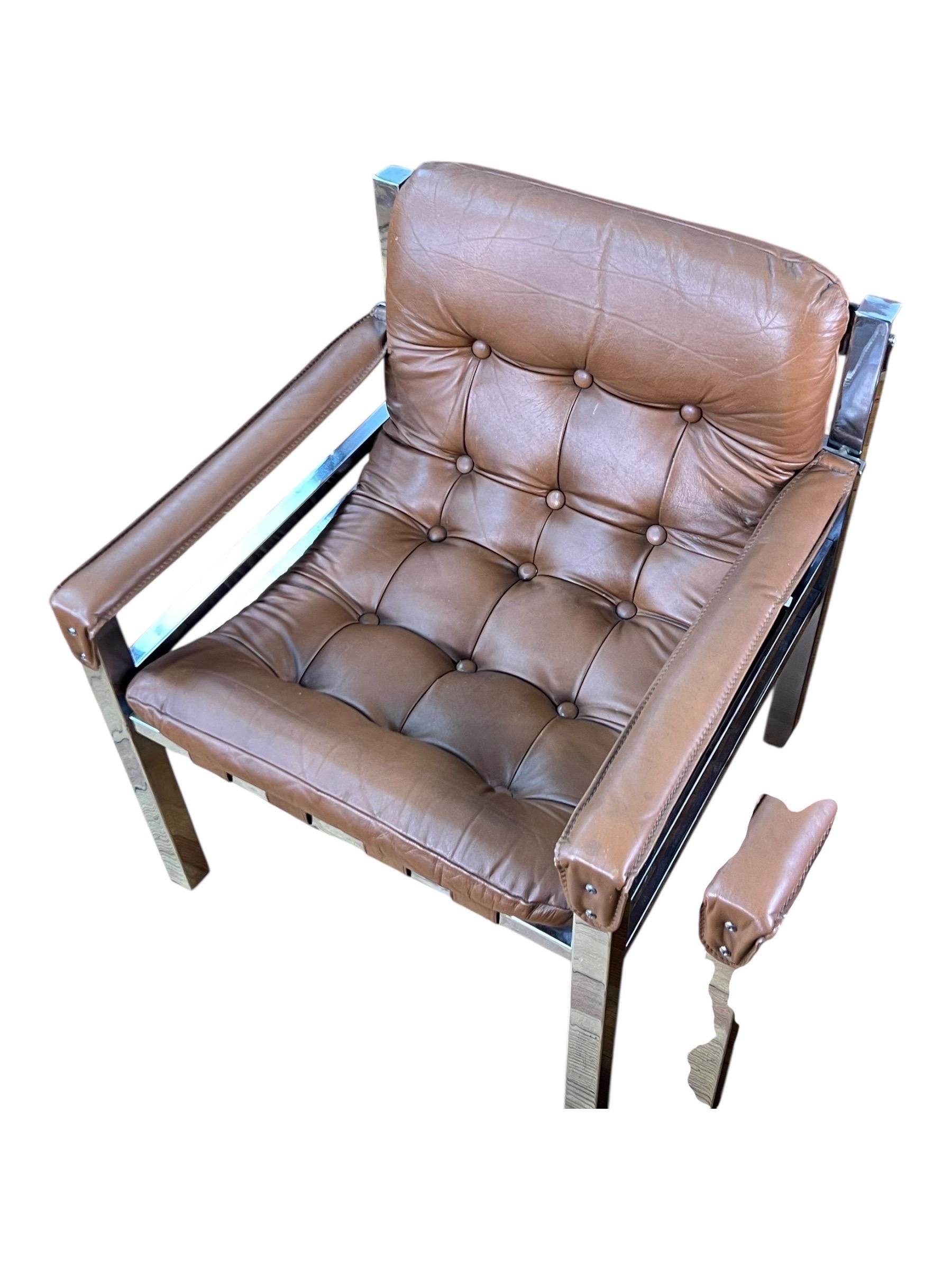 Pareja de sillones Safari de cuero y cromo modernos de mediados de siglo Desconocido en venta