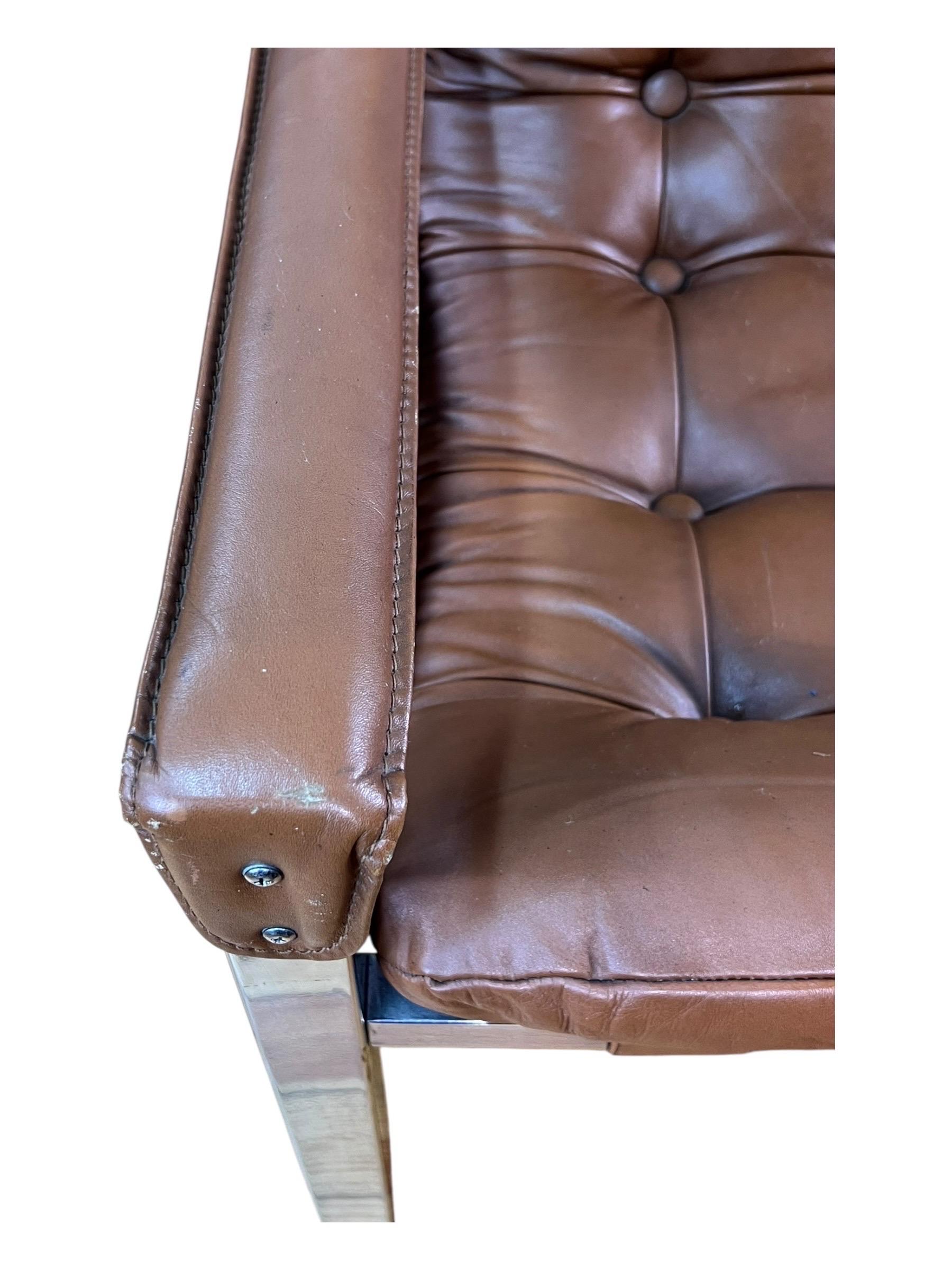 Pareja de sillones Safari de cuero y cromo modernos de mediados de siglo Metal en venta
