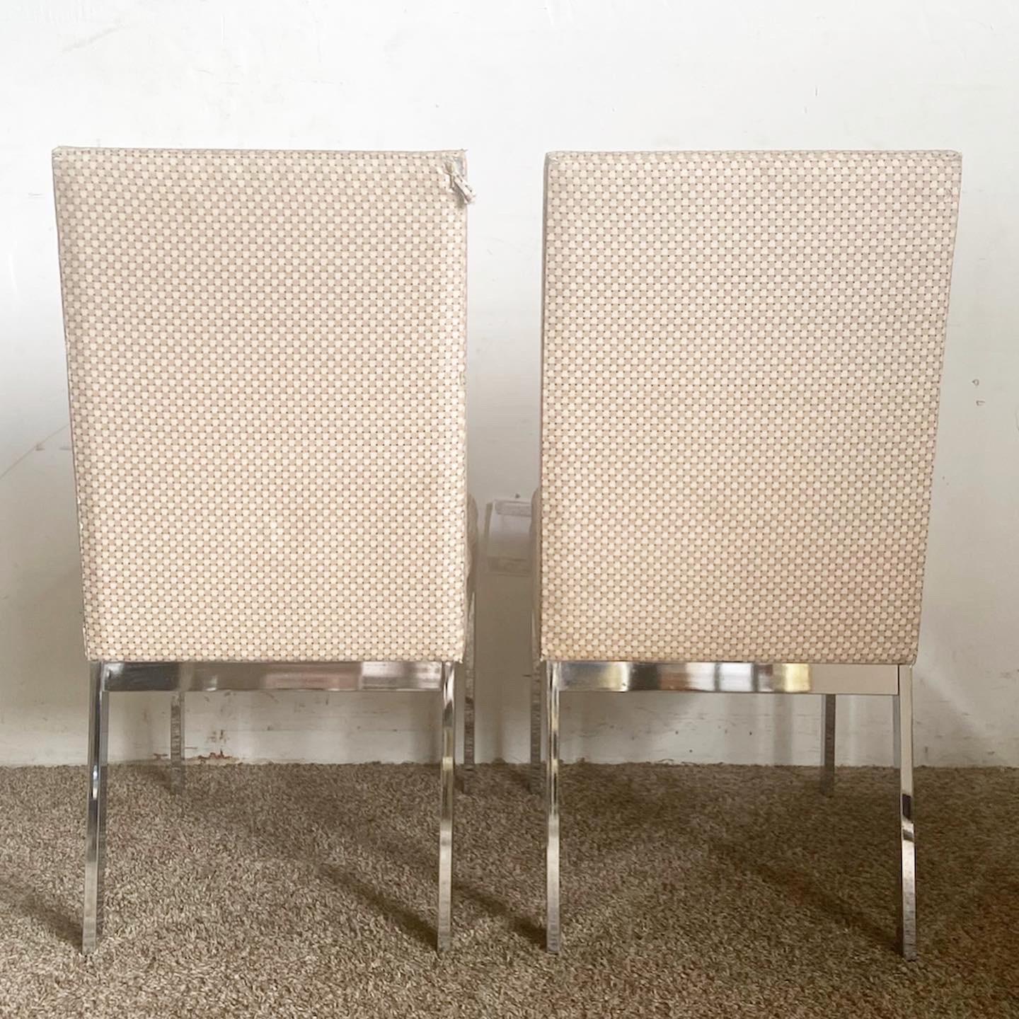Mid-Century Modern Chaises de salle à manger mi-siècle modernes chromées et tissu touffeté par DIA - lot de 4 en vente