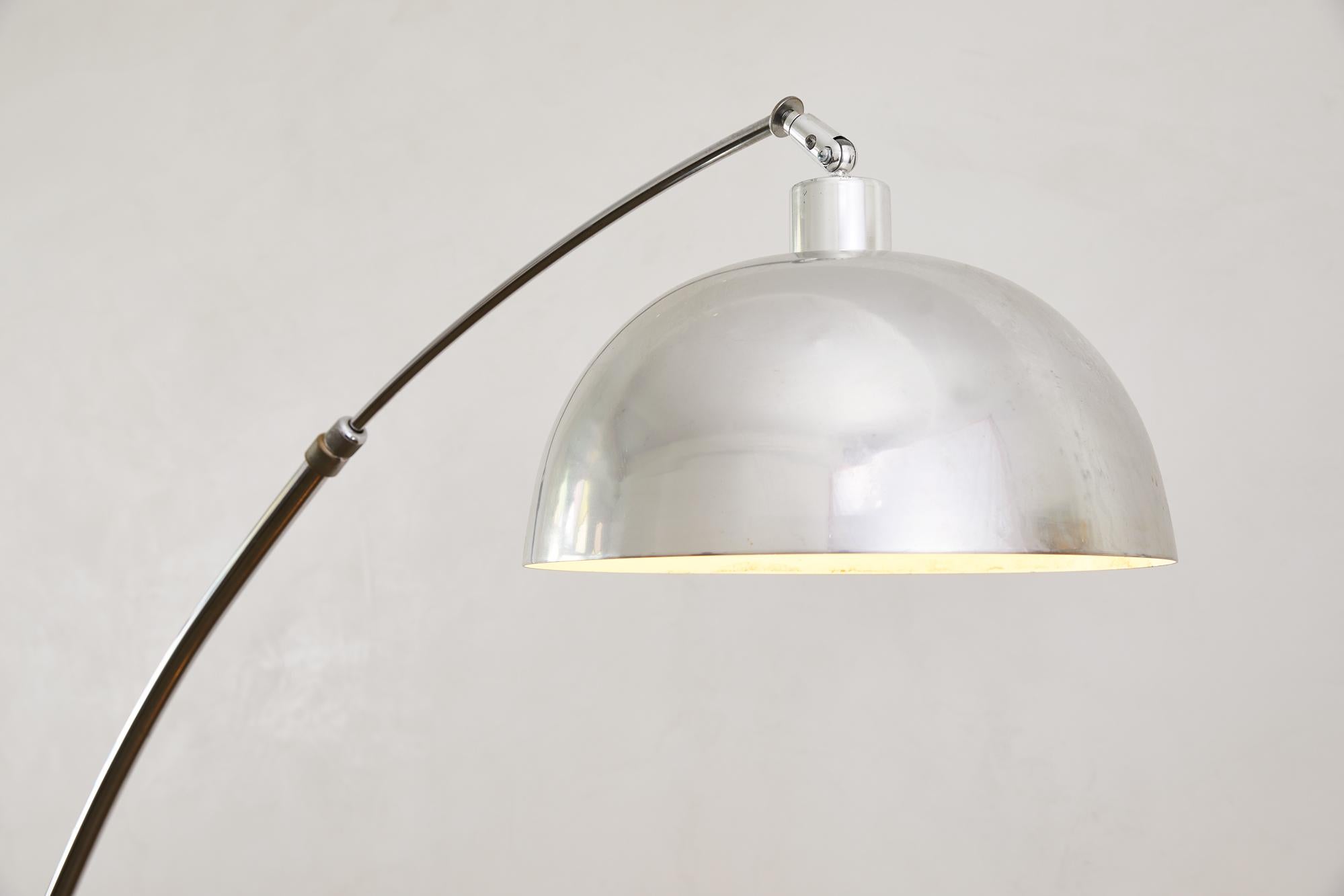 Beautiful mid-century modern arc floor lamp with a black rectangular base and chrome finish. The lamp is in great vintage condition and works well. This lamp is corded up tp 120V (US Standard) with option to dim.