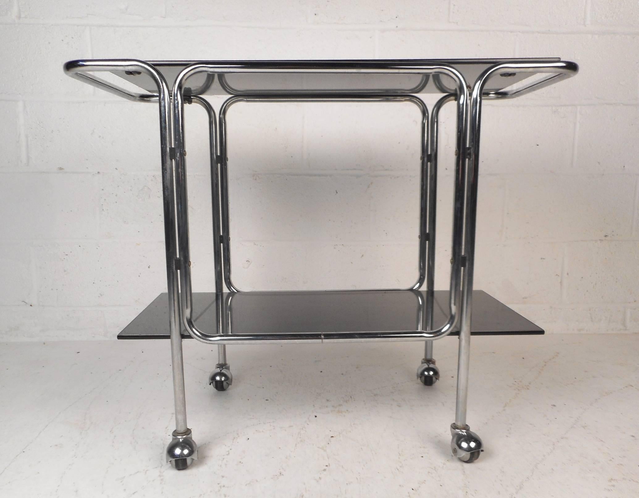 Mid-Century Modern Chrome Bar Cart In Good Condition In Brooklyn, NY