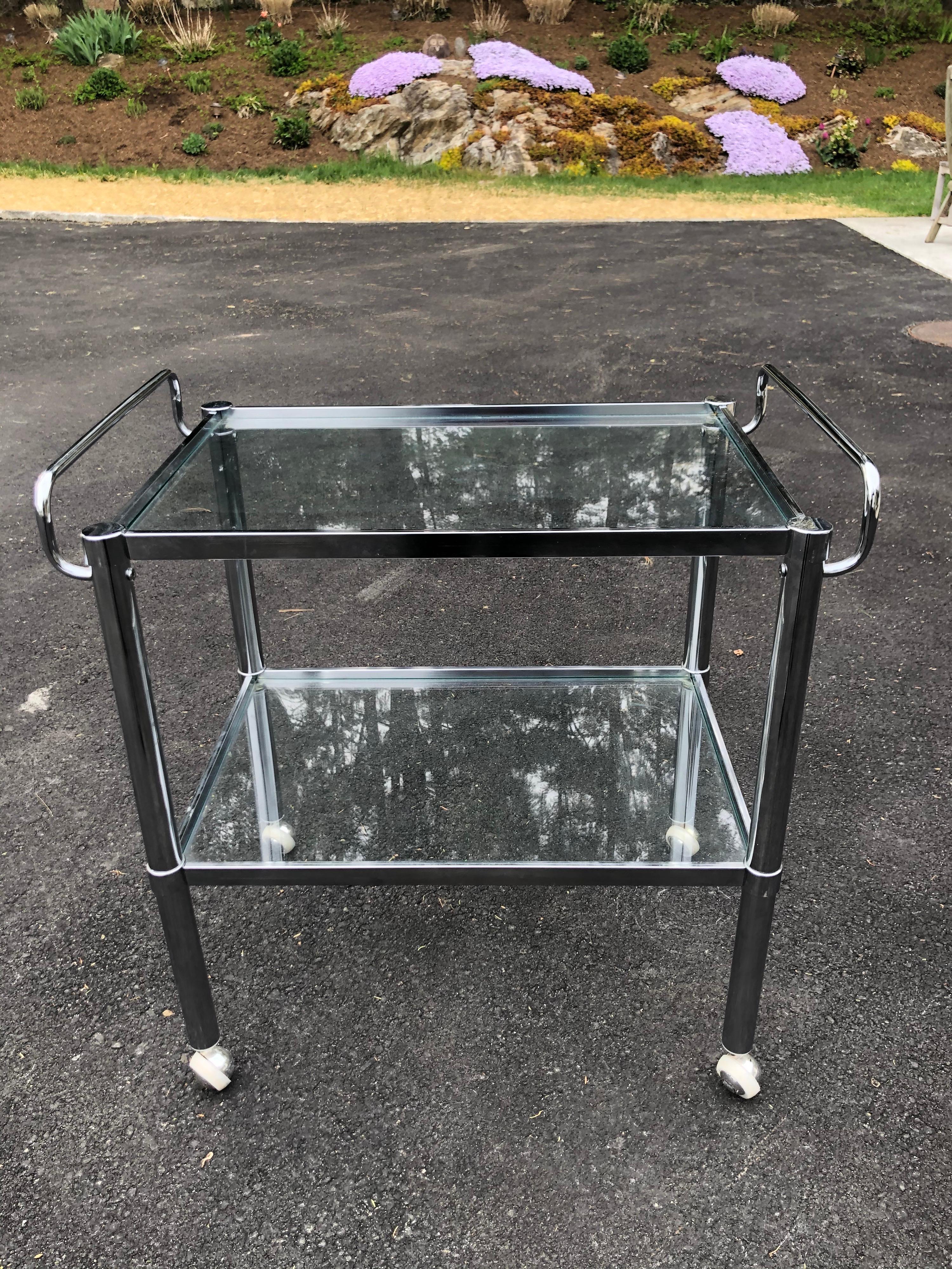 Mid-Century Modern Chrome Bar Cart In Good Condition In Redding, CT