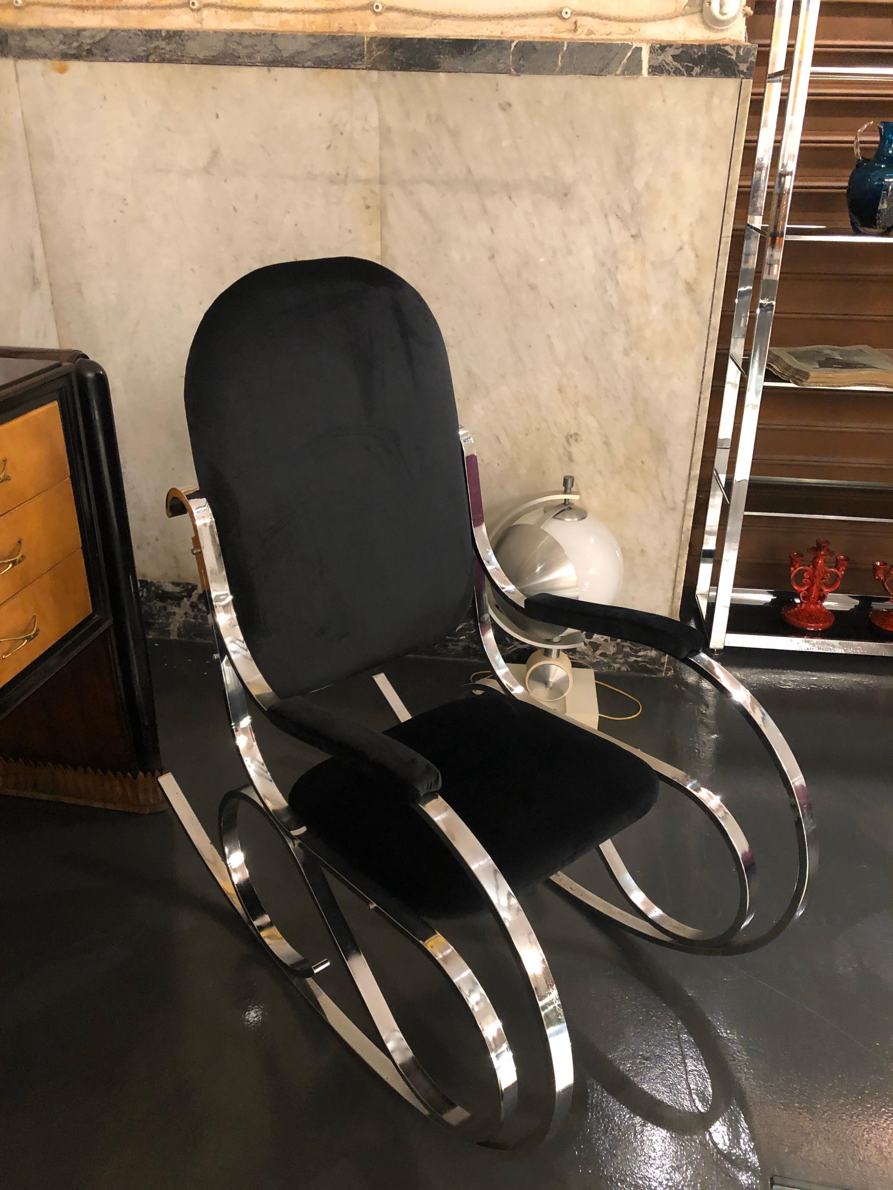 1970s Mid-Century Modern Chromed Steel and Black Velvet Italian Rocking Chair  In Good Condition In Aci Castello, IT