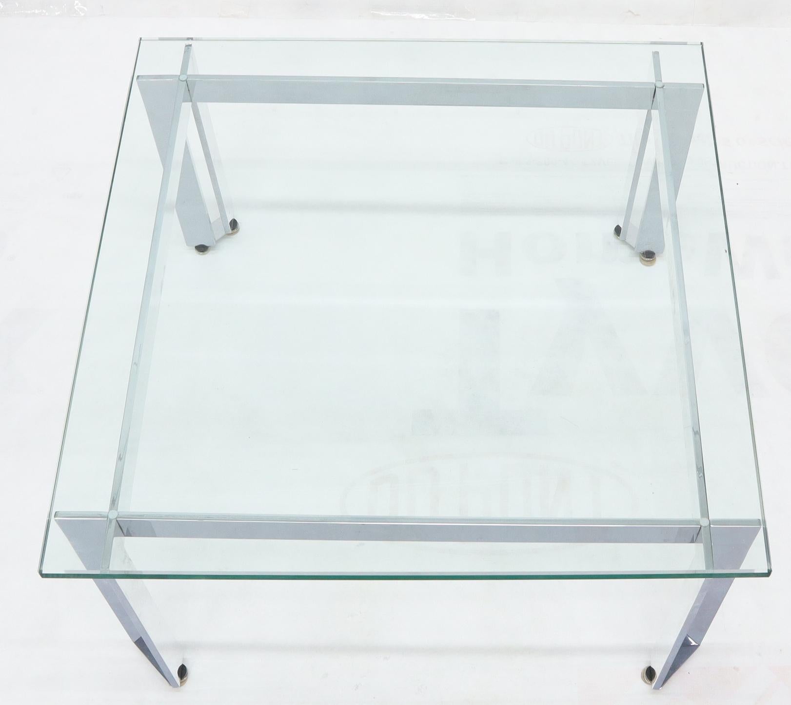 Table basse carrée à base chromée et plateau en verre épais, moderne du milieu du siècle dernier en vente 1