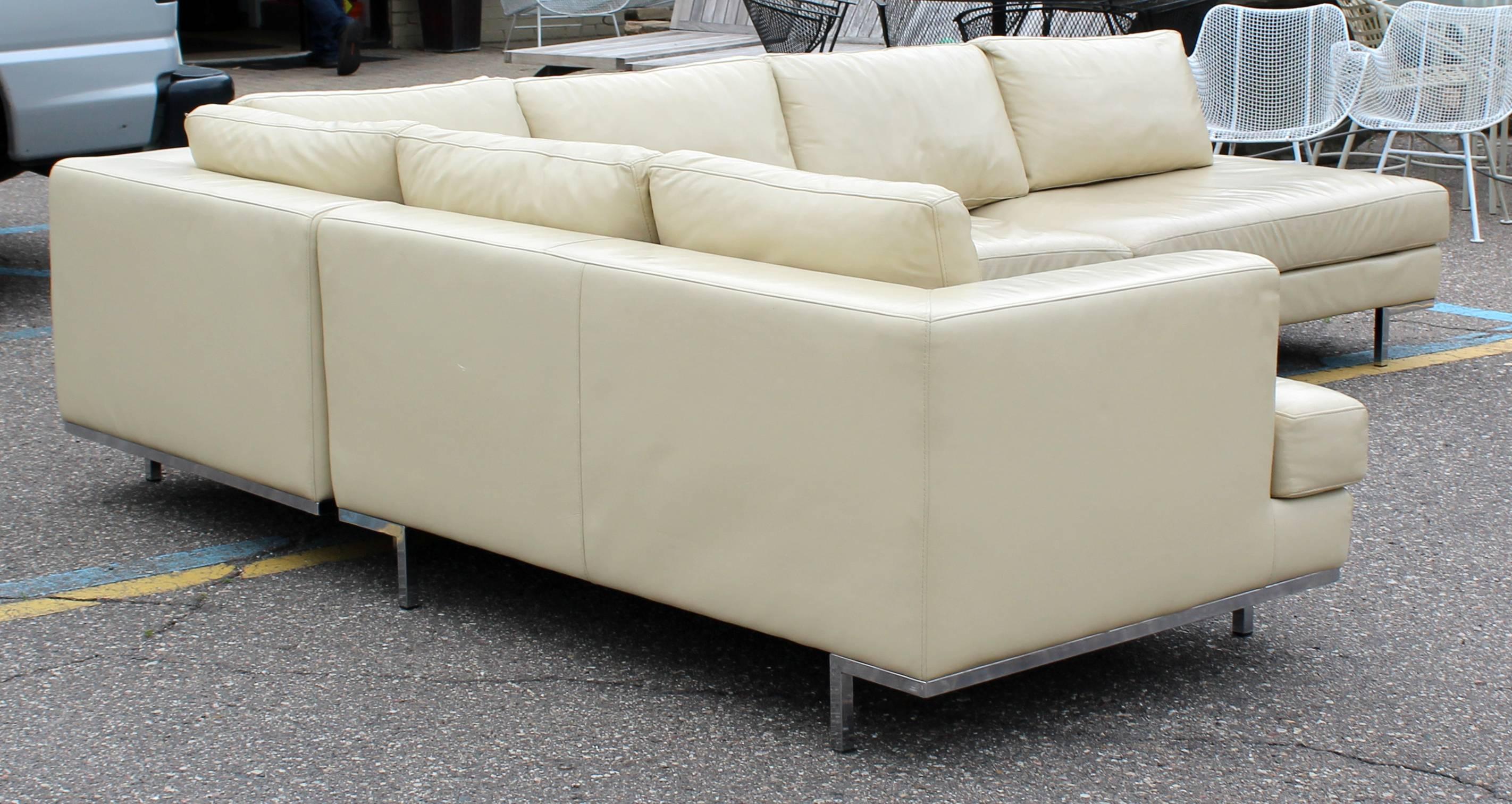 Mid-Century Modern Chrome Base Three-Piece Cream Leather Sectional Sofa, B&B In Good Condition In Keego Harbor, MI