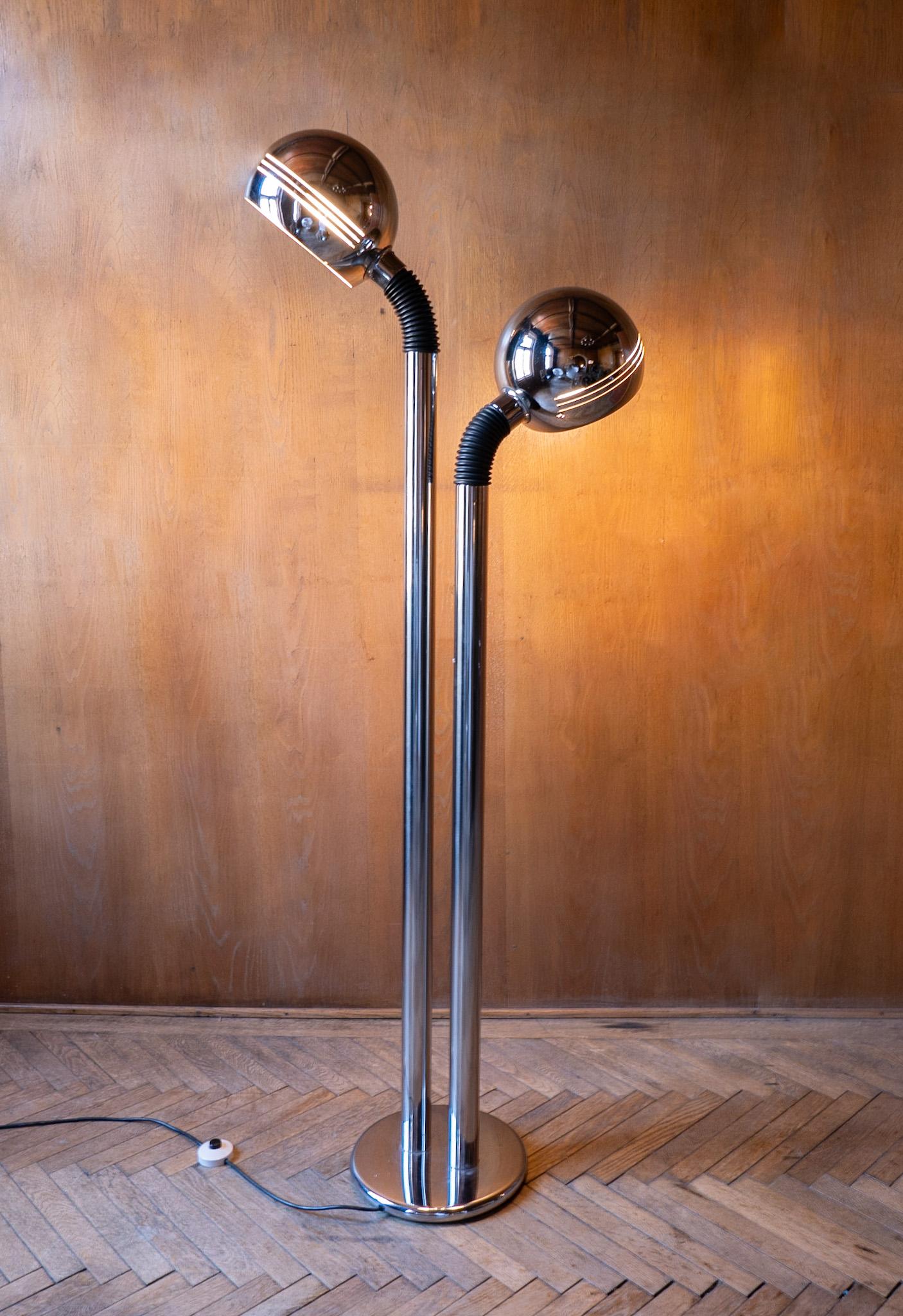 Mid-Century Modern Chrome Black Floor Lamp by Gioffredo Reggiani, Italy 1970s In Good Condition In Vienna, AT