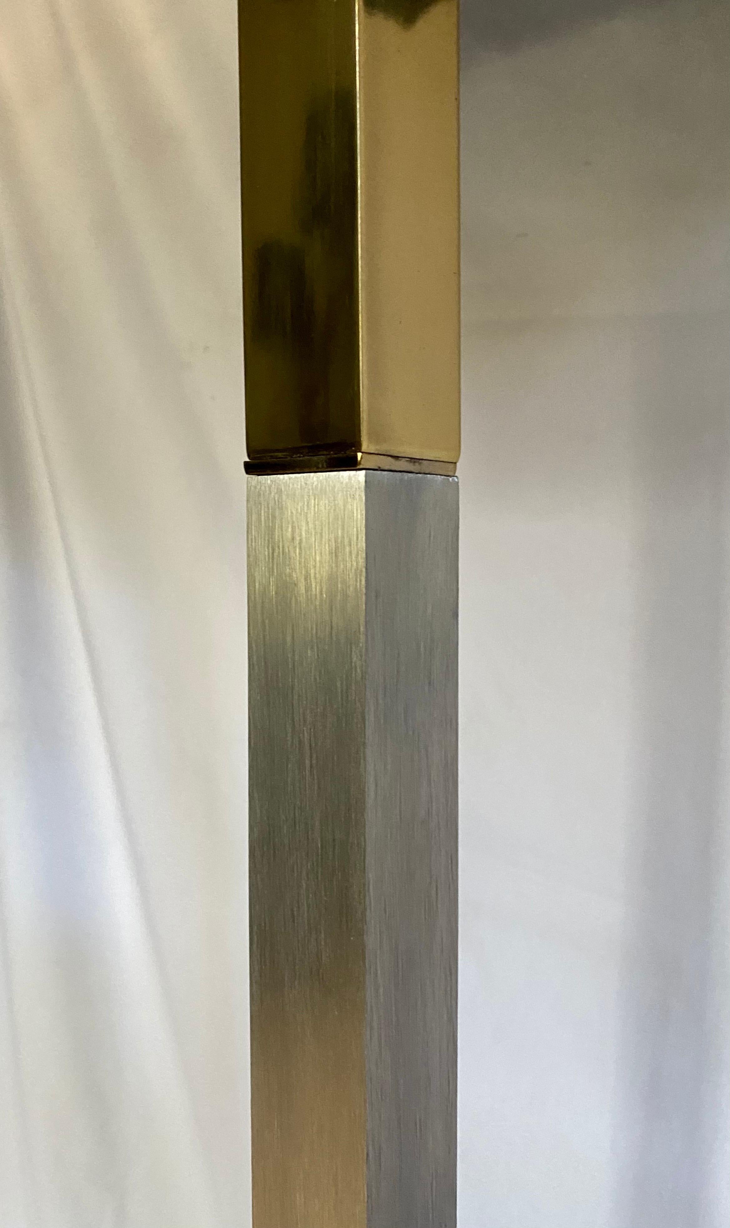 Lampadaire de table d'appoint carré en chrome et verre en laiton, moderne du milieu du siècle dernier en vente 1