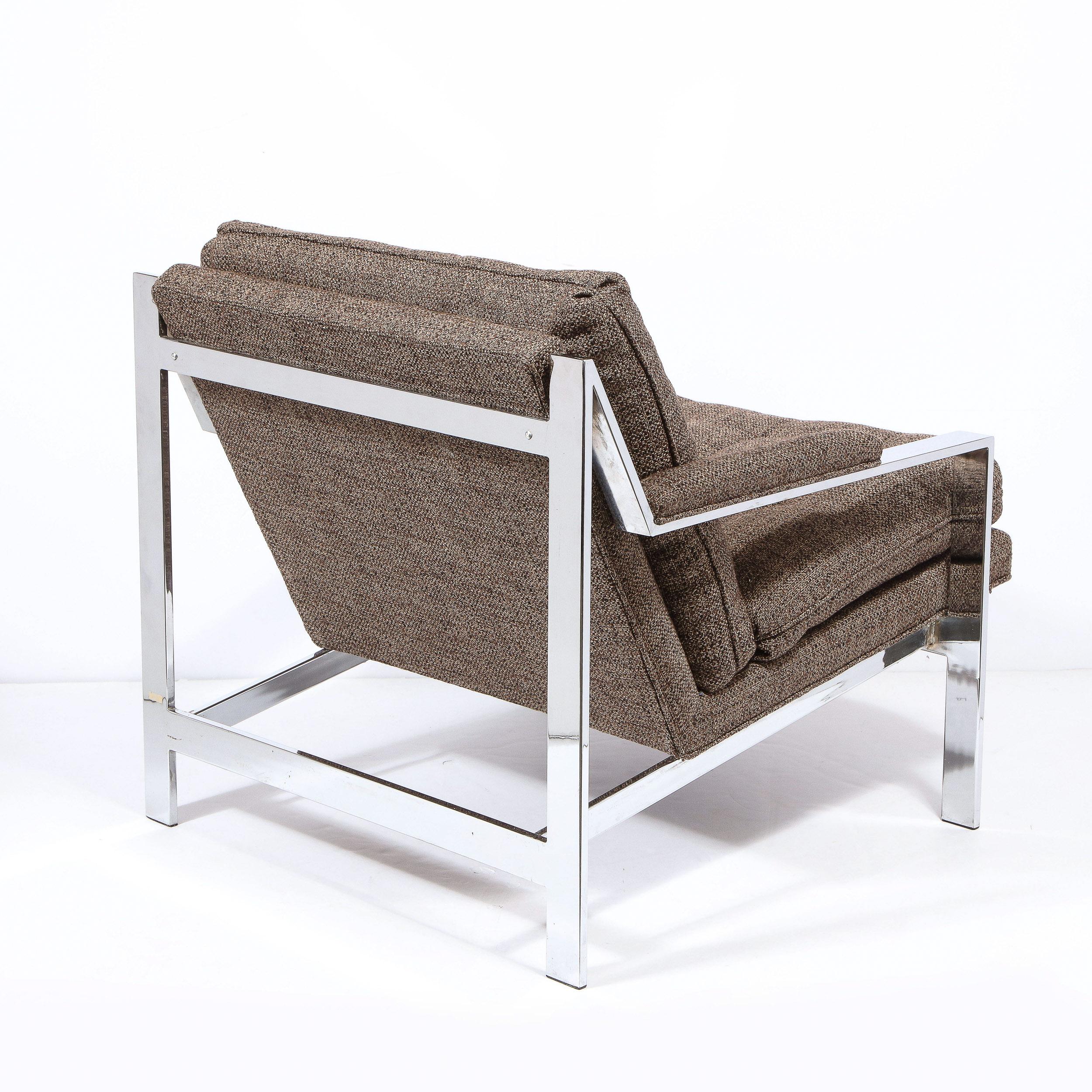 Sillón moderno de mediados de siglo con respaldo de botones cromado en tweed leonado Holly Hunt en venta 1