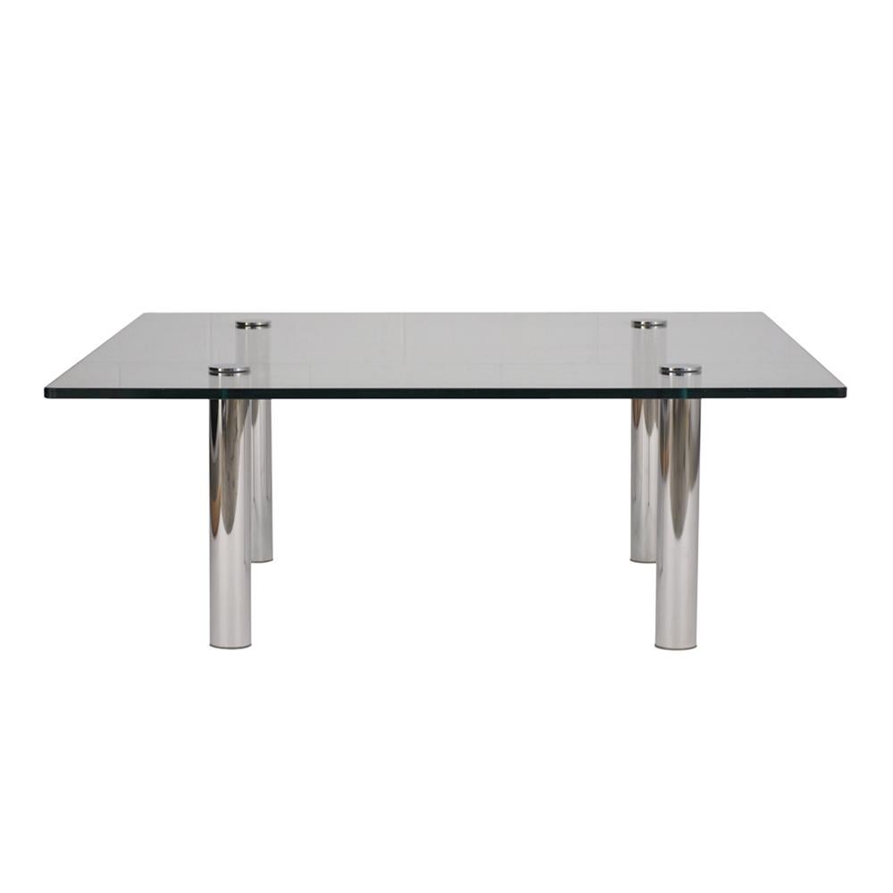 Entra nel mondo dell'eleganza moderna di metà secolo con il nostro tavolino da caffè degli anni '70, splendidamente restaurato e progettato nello stile dell'iconico Milo Baughman. Questo pezzo cattura l'essenza del design elegante e delle linee