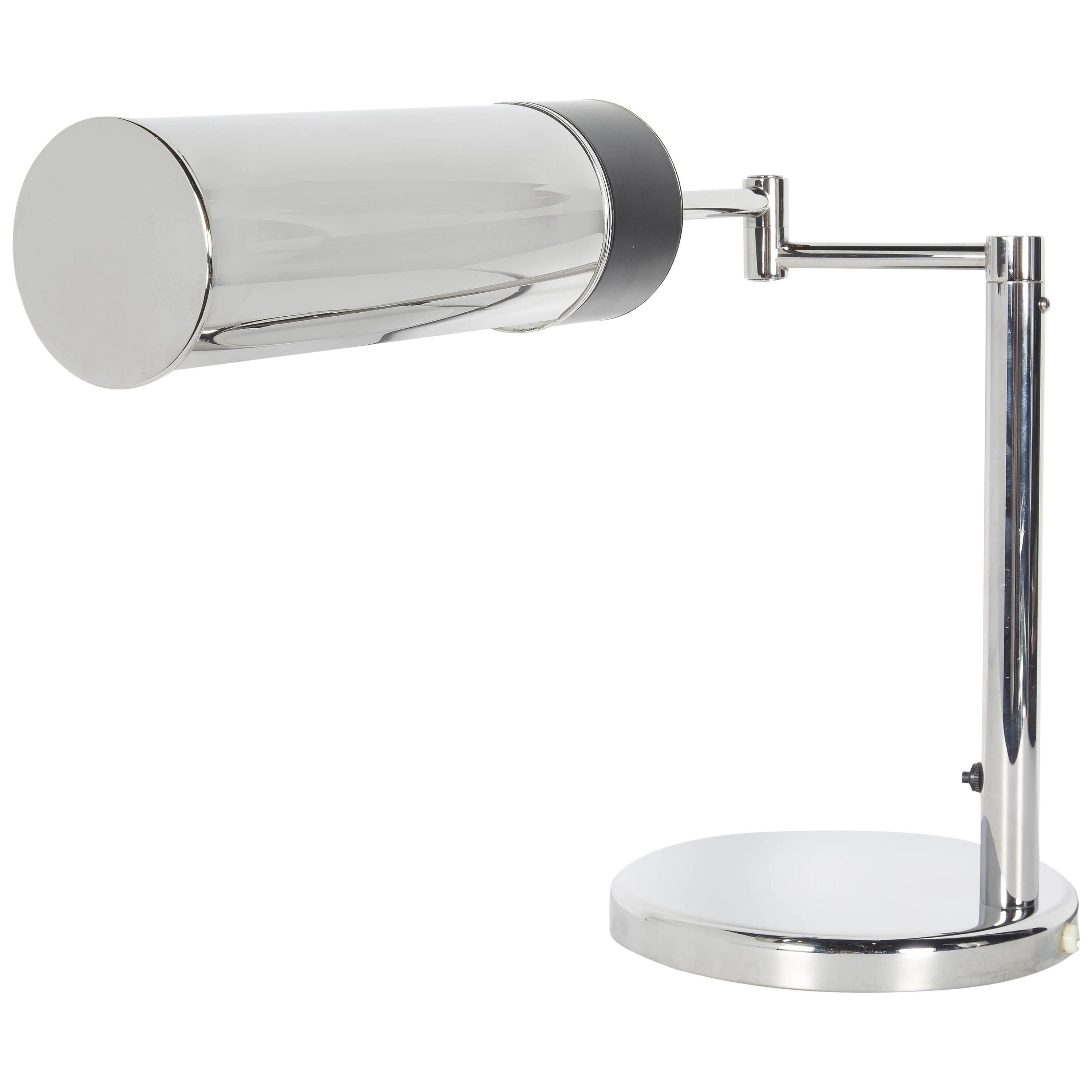 Mid-Century Modern Walter Von Nessen for Nessen Studio desk lamp. Features swing arm design and adjustable shade. The lamp has a sleek cylinder shade with circular base in polished chrome and features black enameled metal accent. Fitted with on/off