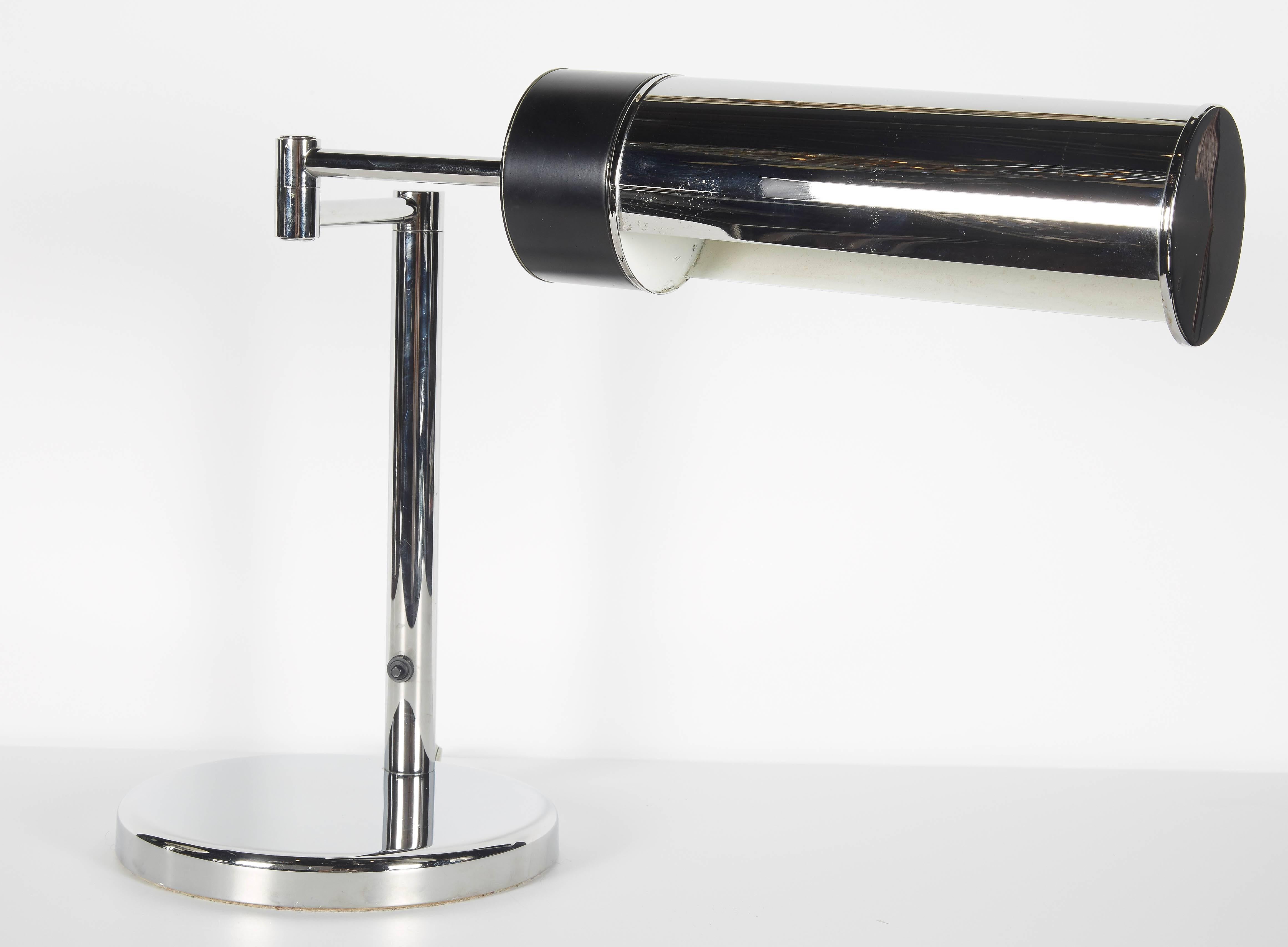 Mid-Century Modern Chrome Desk Lamp with Swing Arm by Walter Von Nessen, 1960s In Good Condition In Fort Lauderdale, FL