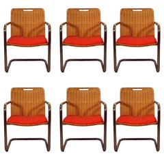 Tavolo da pranzo cromato del Mid Century Modern e 6 sedie a sbalzo in vimini Chromcraft