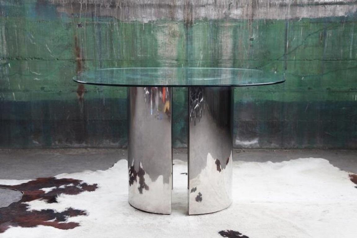 Chrome, modernism, Hollywood Regency, Post Modern,Silver, Sculptural, Crescent, Pace, Dia

Clean, Modern & Sculptural lines are shown through this supern Chrome table base with a nice thick glass top dining / dinette / accent table. Very stunning