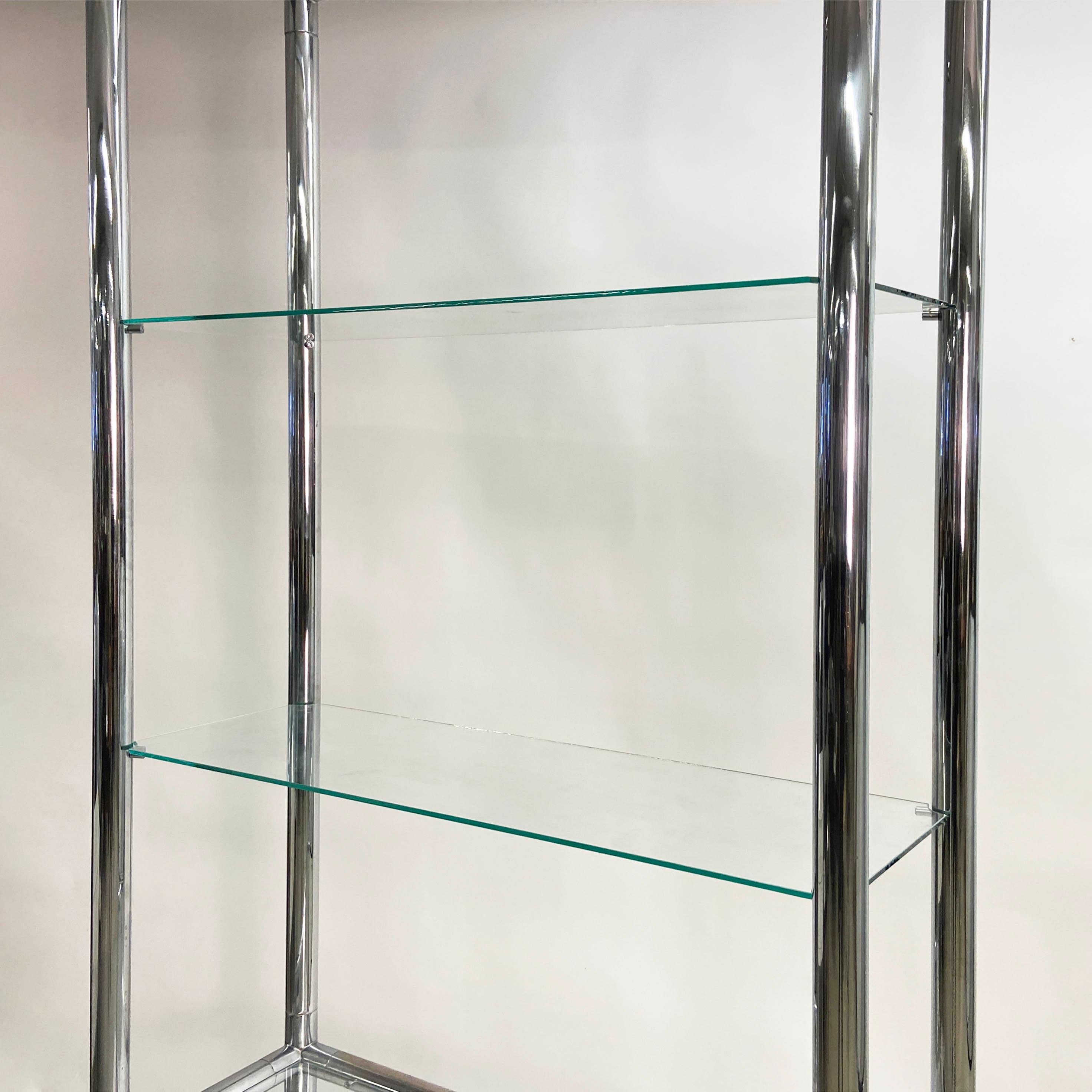 Chrom-Etagere von John Mascheroni, Moderne der Mitte des Jahrhunderts (Glas) im Angebot