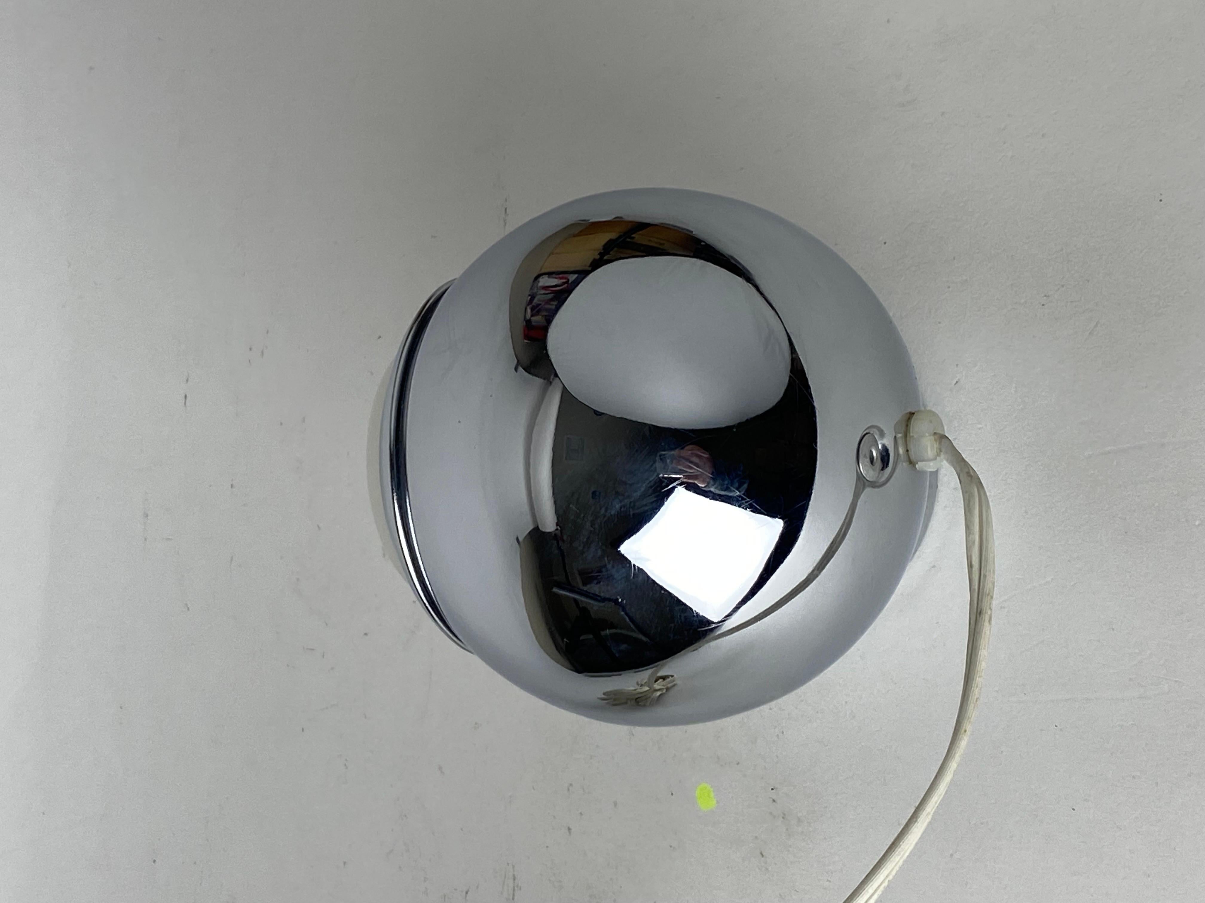 Mid-Century Modern Chrome Eyeball Table Lamp In Good Condition In San Carlos, CA