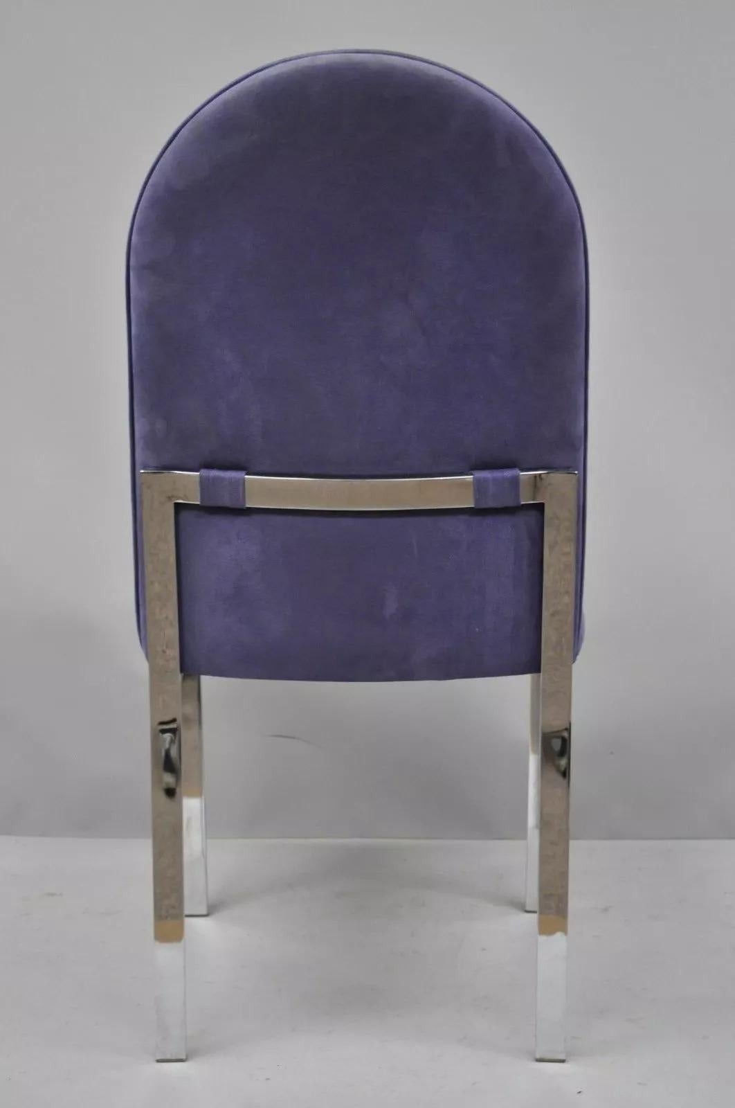 Sedia da pranzo cromata Flat Bar vintage di metà secolo attribuita a Tri Design (A). L'articolo presenta una struttura cromata lucida, giunture senza giunture, linee pulite e moderniste, grande stile e forma. Circa alla fine del XX secolo.  Misure: