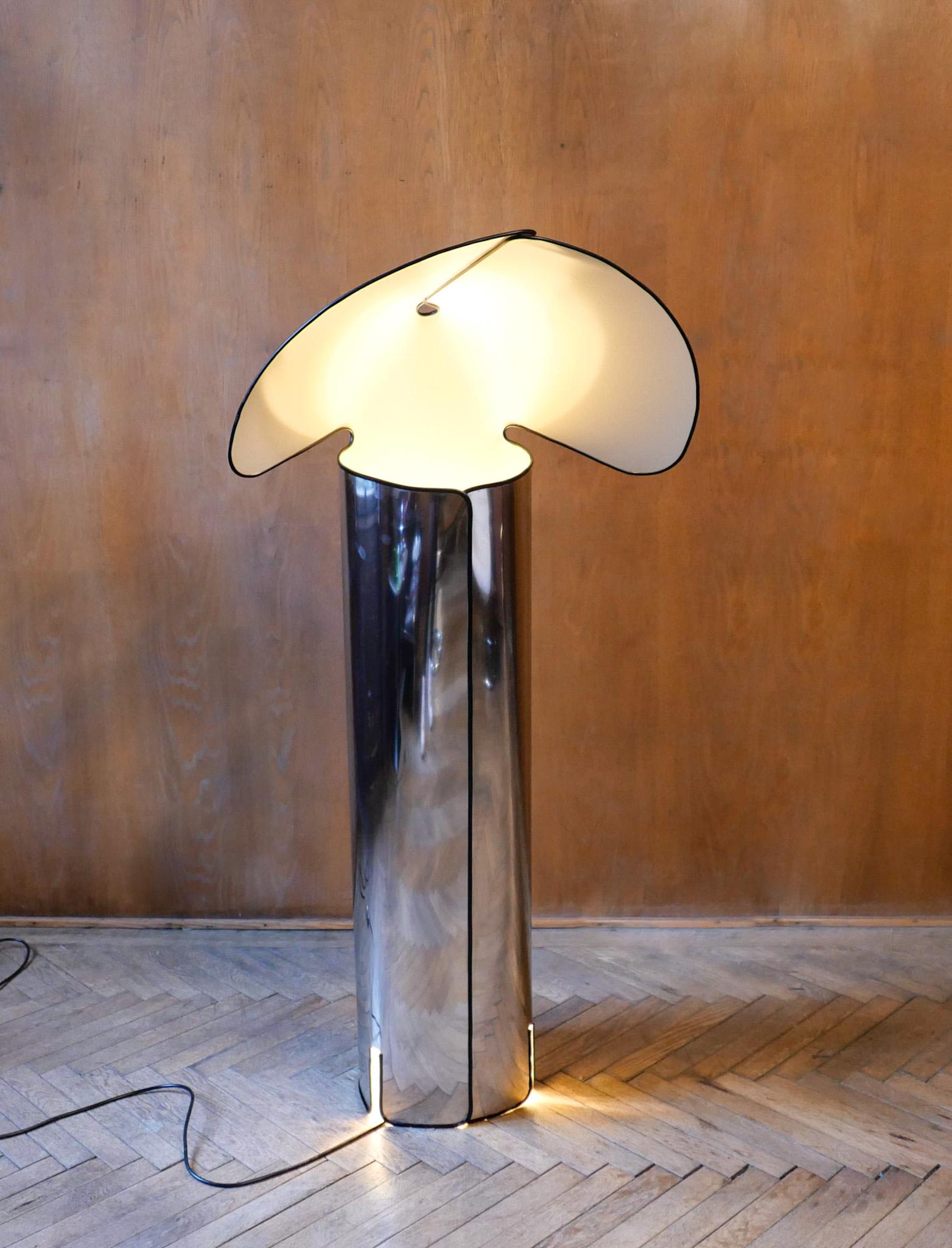 Mid-Century Modern floor lamp chiara by Mario Bellini, Italy 1960s.

This unique floor lamp - named Chiara - was designed by the famous Italian Designer Mario Bellini and has been produced by the Manufacturer Flos in 1970.
The Chiara lamp has the