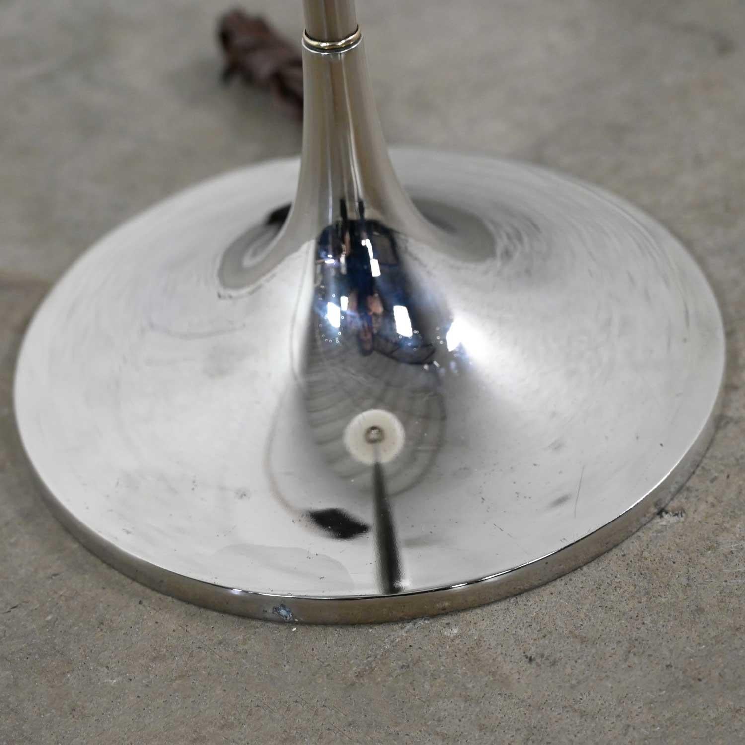 Mid-Century Modern Chrome Floor Lamp Frosted Glass Mushroom Globe Laurel Lamp Co For Sale 2