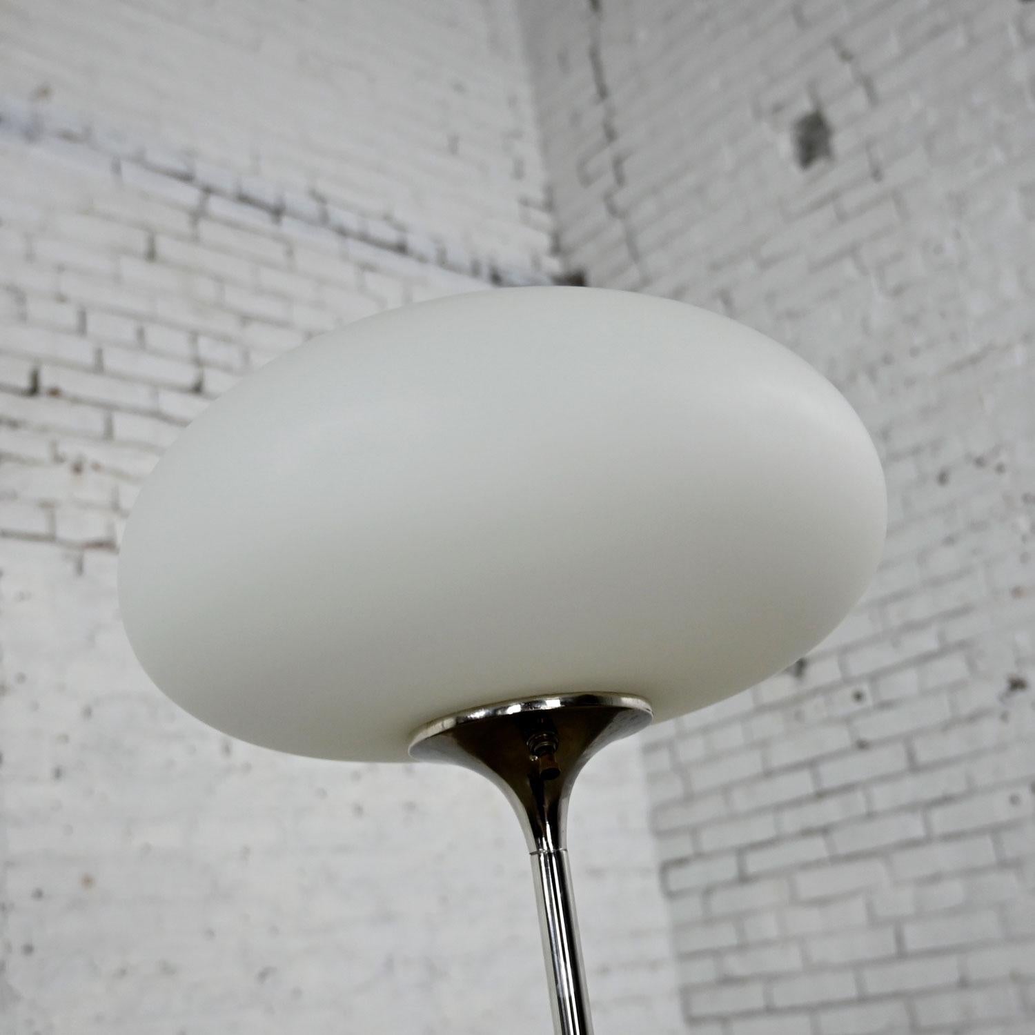 Mid-Century Modern Chrome Floor Lamp Frosted Glass Mushroom Globe Laurel Lamp Co For Sale 4
