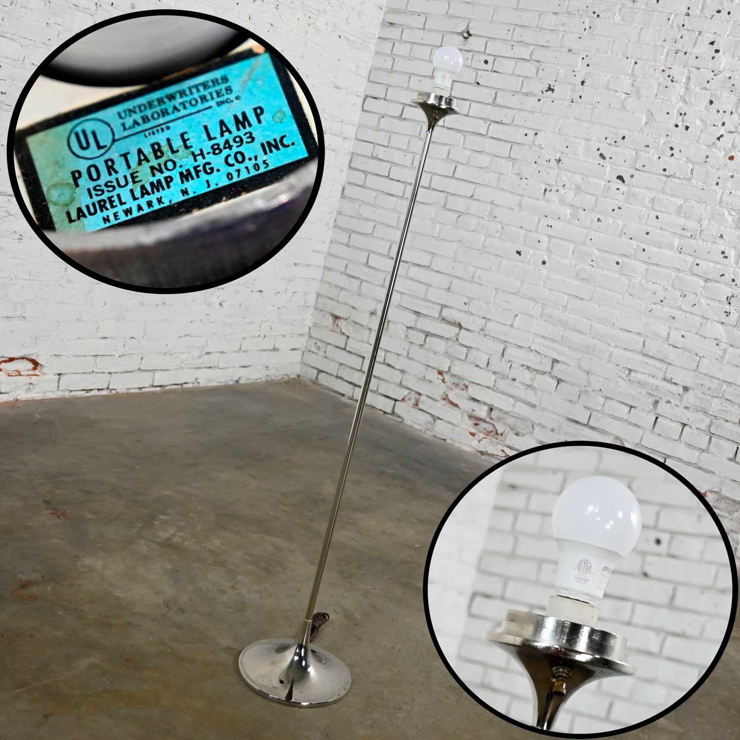 Lampadaire chromé moderne du milieu du siècle dernier en verre dépoli globe champignon Laurel Lamp Co en vente 11