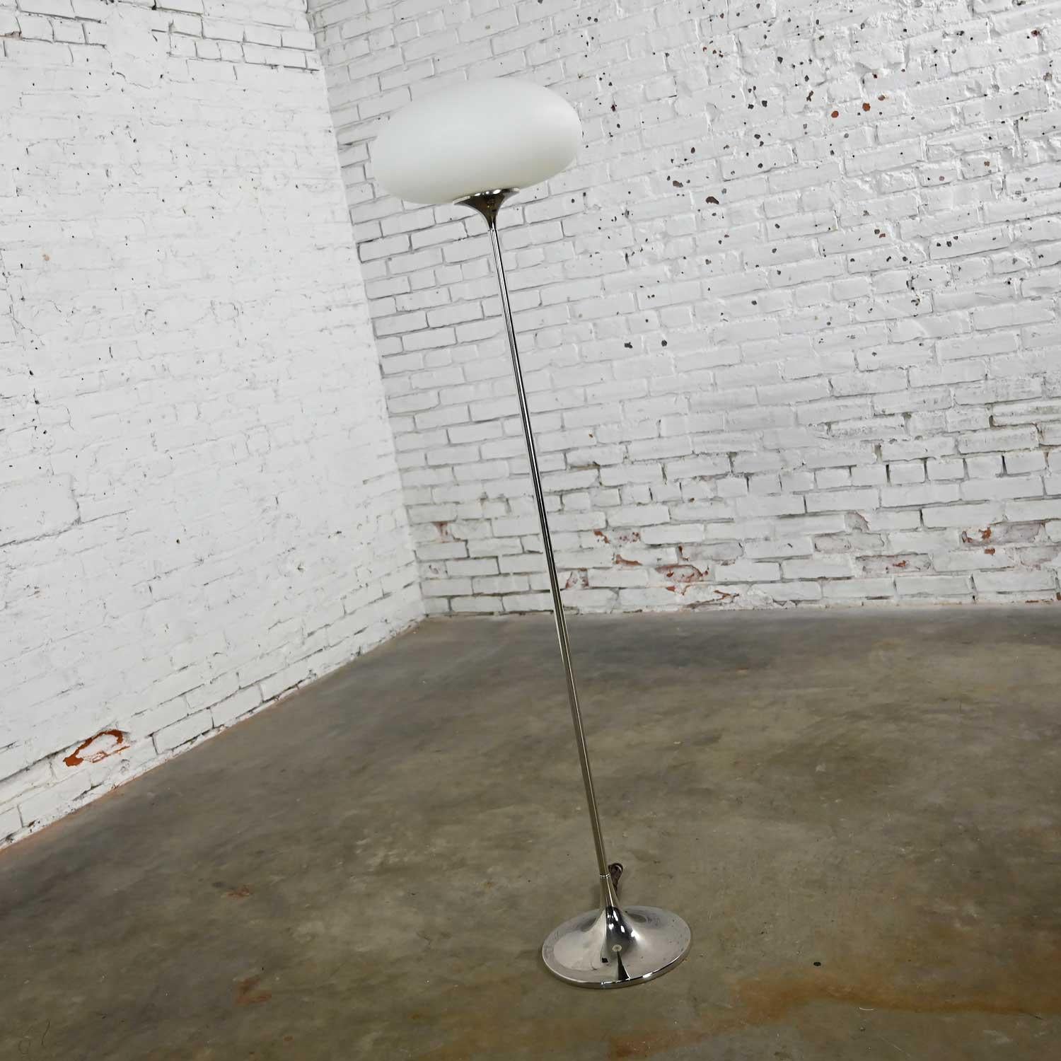 American Mid-Century Modern Chrome Floor Lamp Frosted Glass Mushroom Globe Laurel Lamp Co For Sale