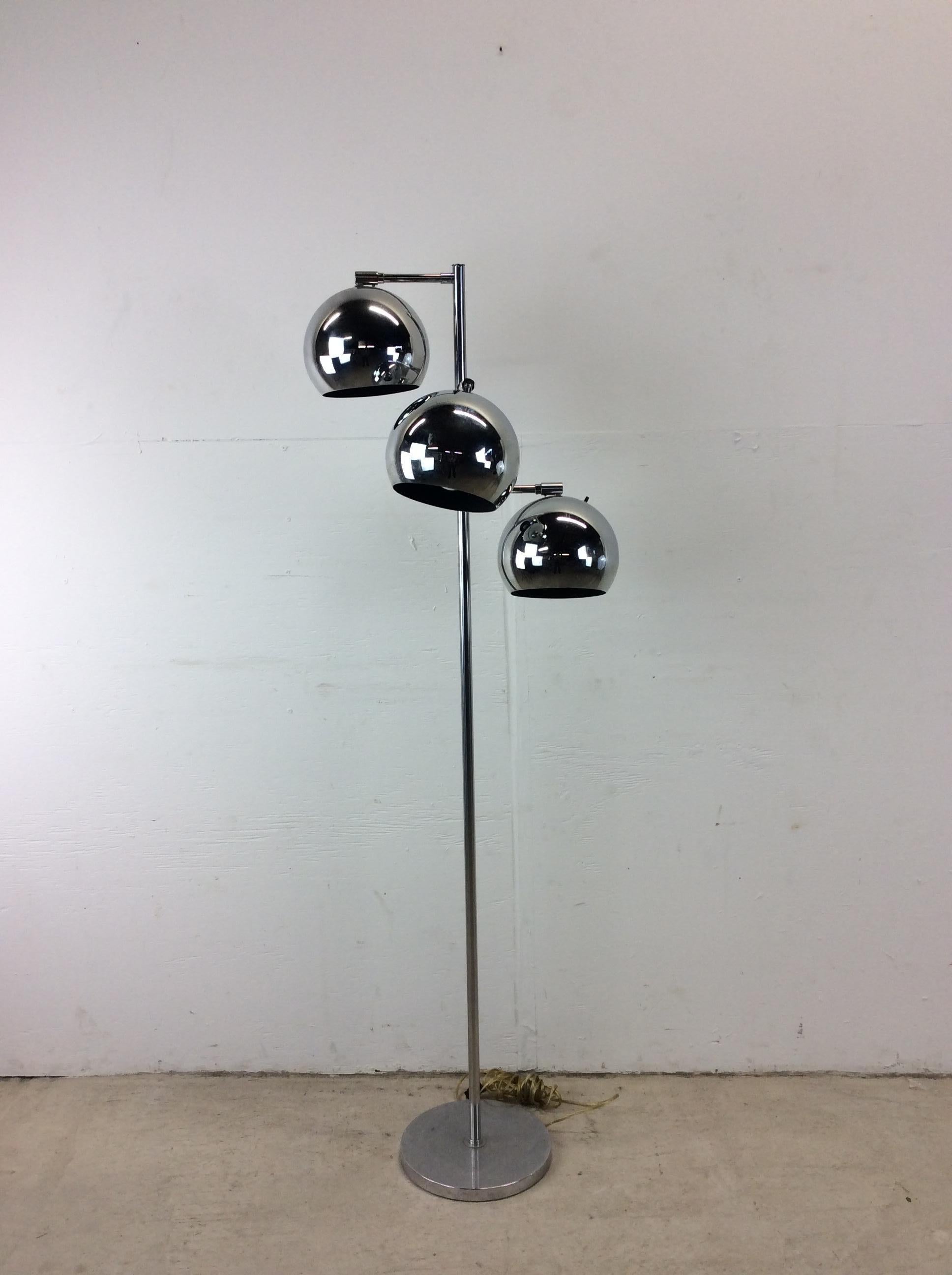 Mid Century Modern Chrome Floor Lamp with 3 Globes Sonneman In Excellent Condition For Sale In Freehold, NJ