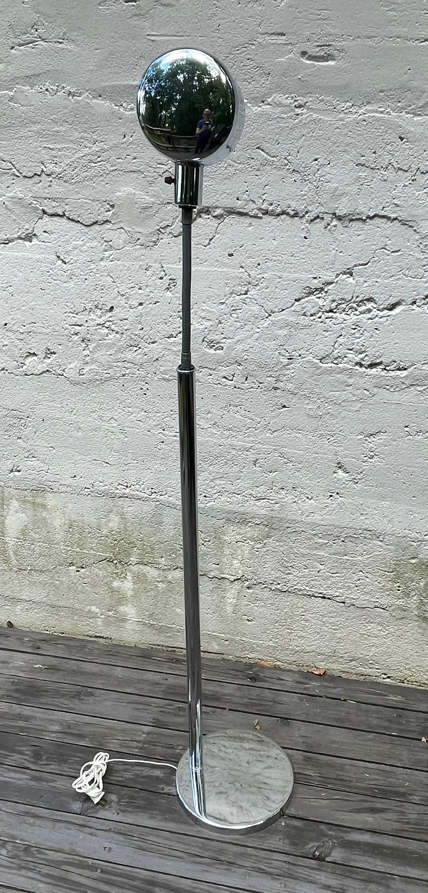 Chrome Lampadaire chrom moderne du milieu du sicle avec col d'oie rglable en vente