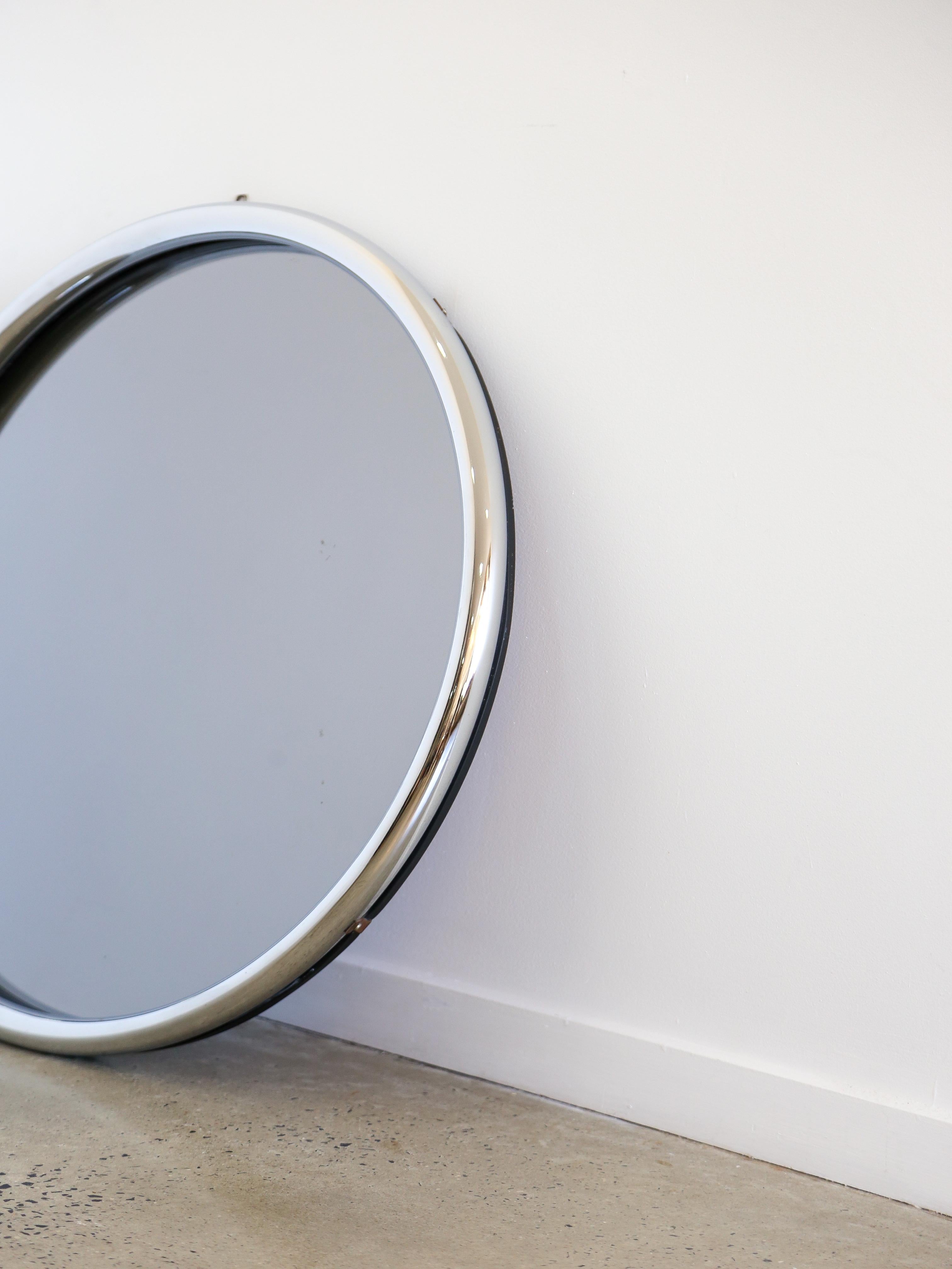 Mid Century Modern Chrome Frame Round Wall Mirror In Good Condition For Sale In Byron Bay, NSW