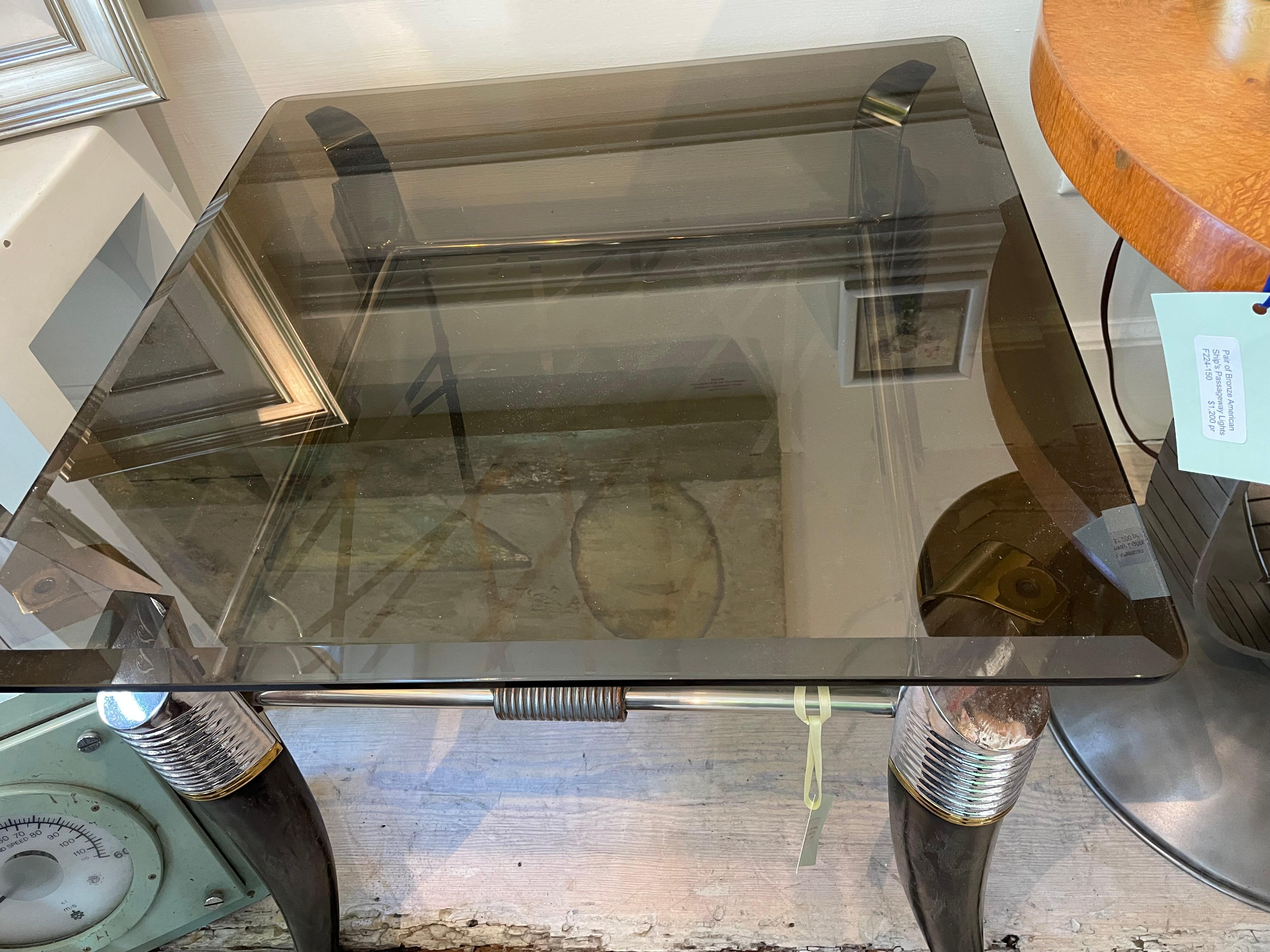 Verre Table basse ou d'appoint mi-siècle moderne en chrome, verre et bois en vente