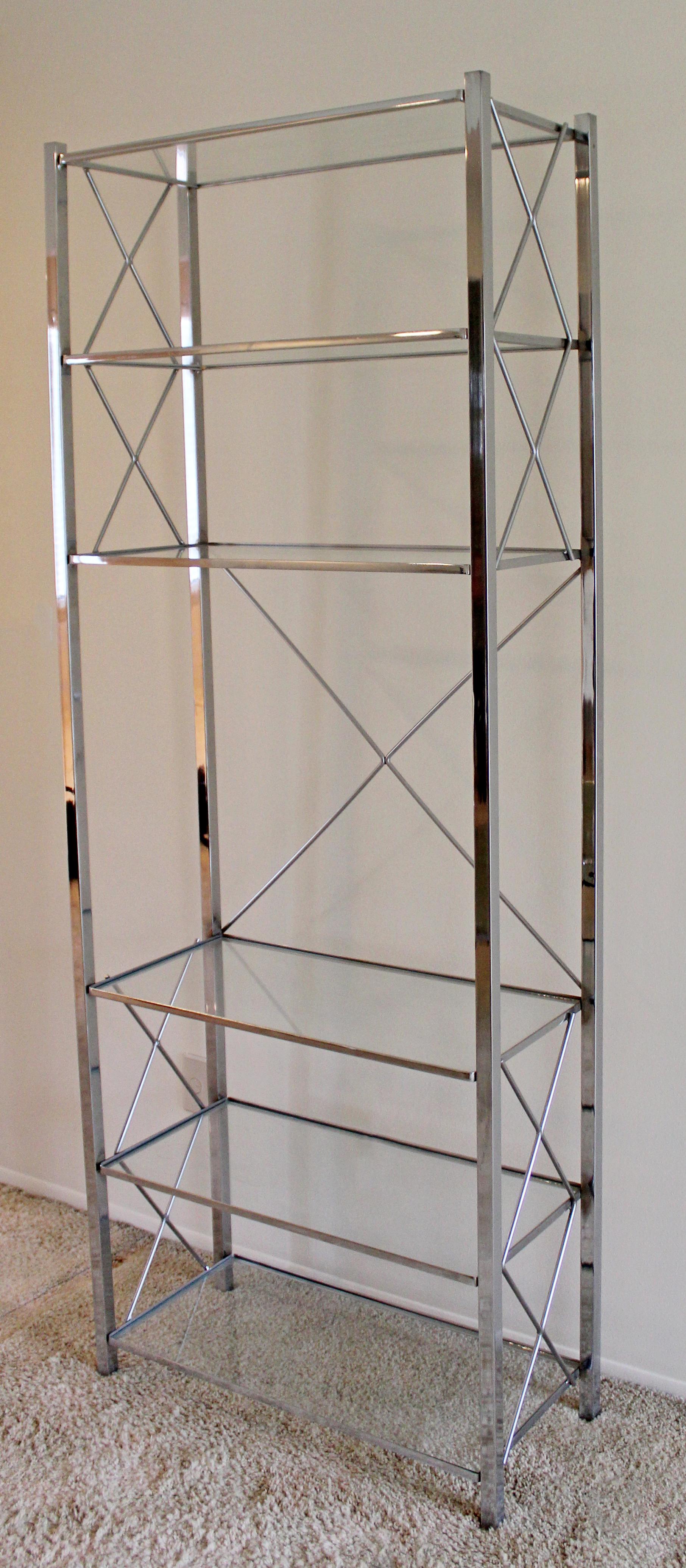 For your consideration is a gorgeous, tall étagère, made of chrome and with six glass shelves, by Milo Baughman, circa the 1970s. In very good vintage condition. The dimensions are 30.5