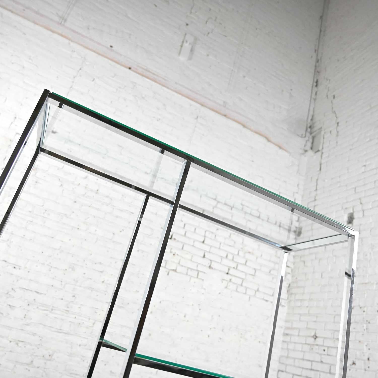 Etagere moderna di metà secolo in cromo e vetro in stile Mondrian con scaffale in vendita 2