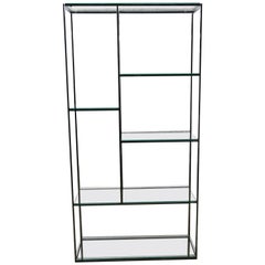 Etagere moderna di metà secolo in cromo e vetro in stile Mondrian con scaffale