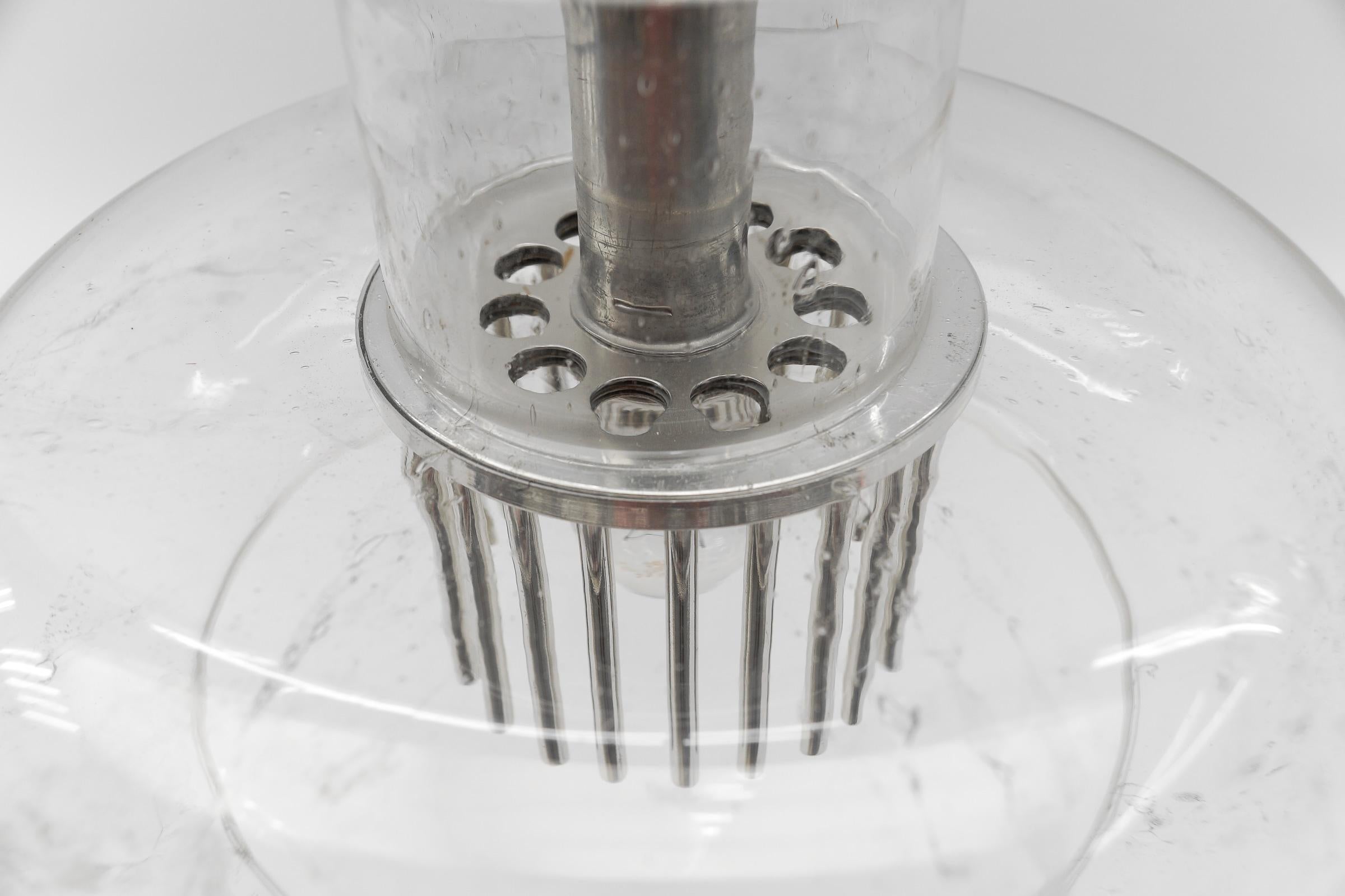 Lampada a sospensione in vetro e cromo della metà del secolo scorso di Doria, Germania 1960 in vendita 4