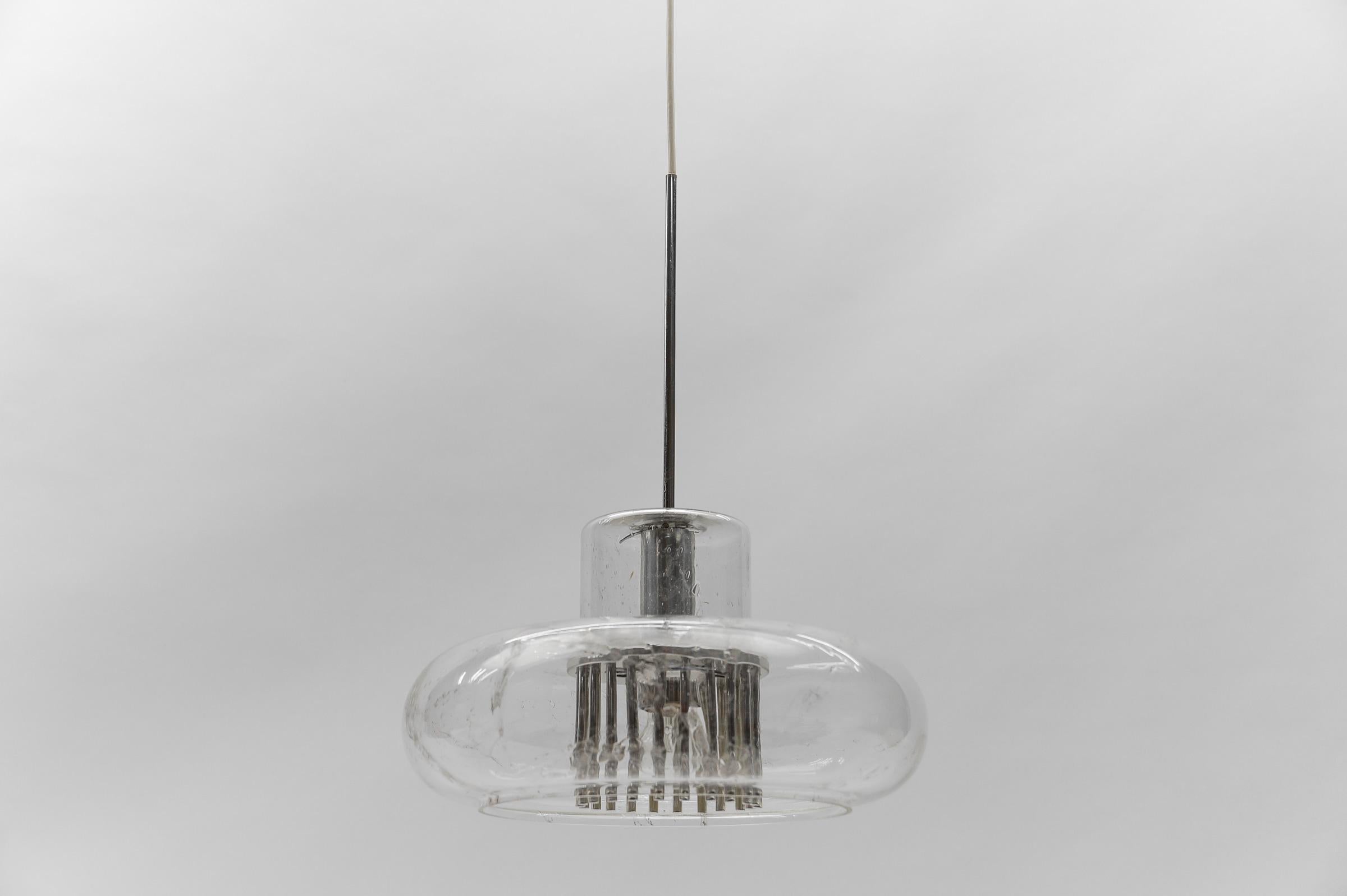 Mid Century Modern Chrome & Glass Pendant Lamp by Doria, 1960s Germany

Dimensions
Diameter: 13.38 in. (34 cm)
Height adjustable: 29.52 - 43.30 in. (75 - 110 cm)

One E27 socket. Works with 220V and 110V.

Our lamps are checked, cleaned and are