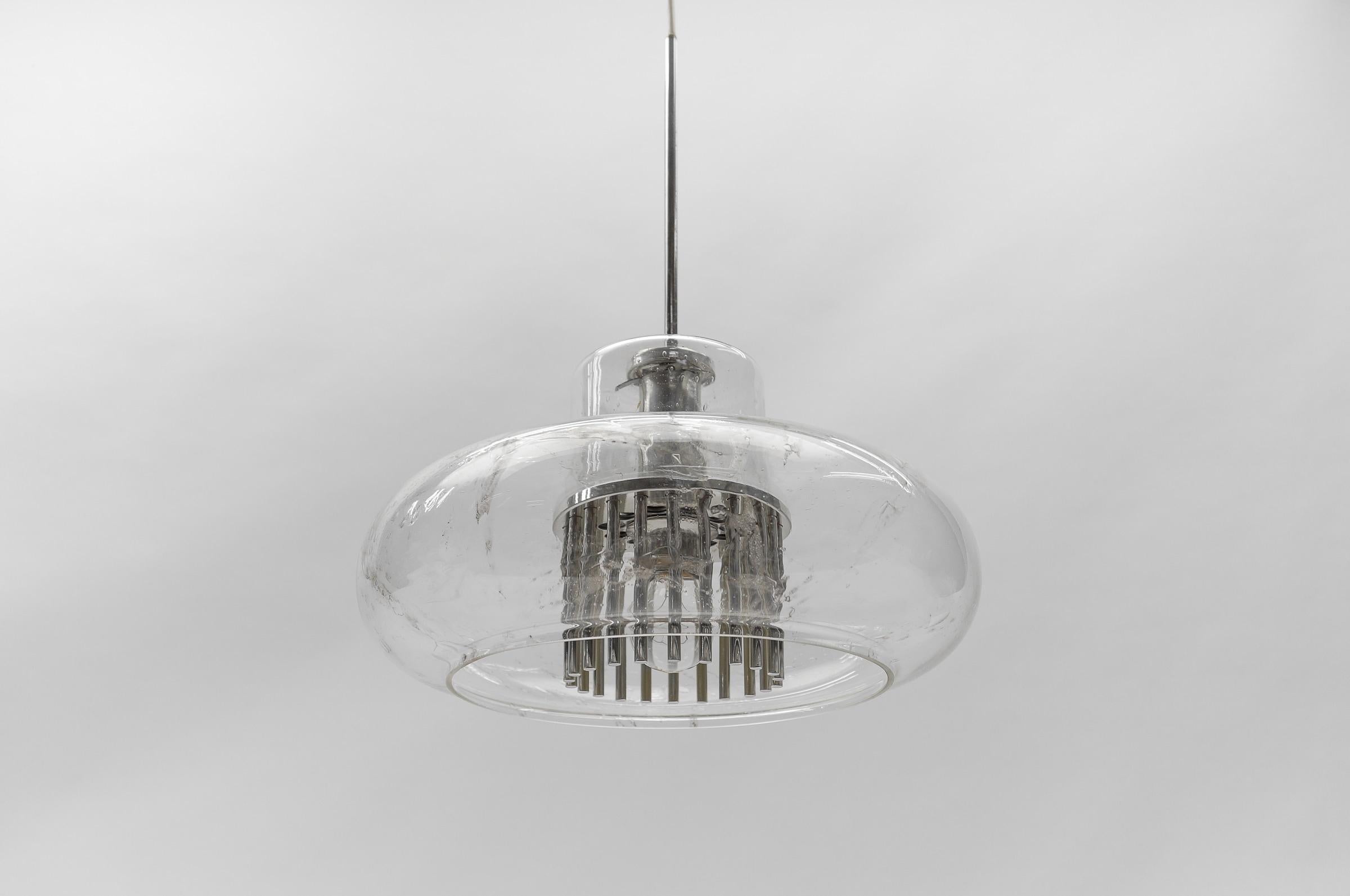 Metà XX secolo Lampada a sospensione in vetro e cromo della metà del secolo scorso di Doria, Germania 1960 in vendita