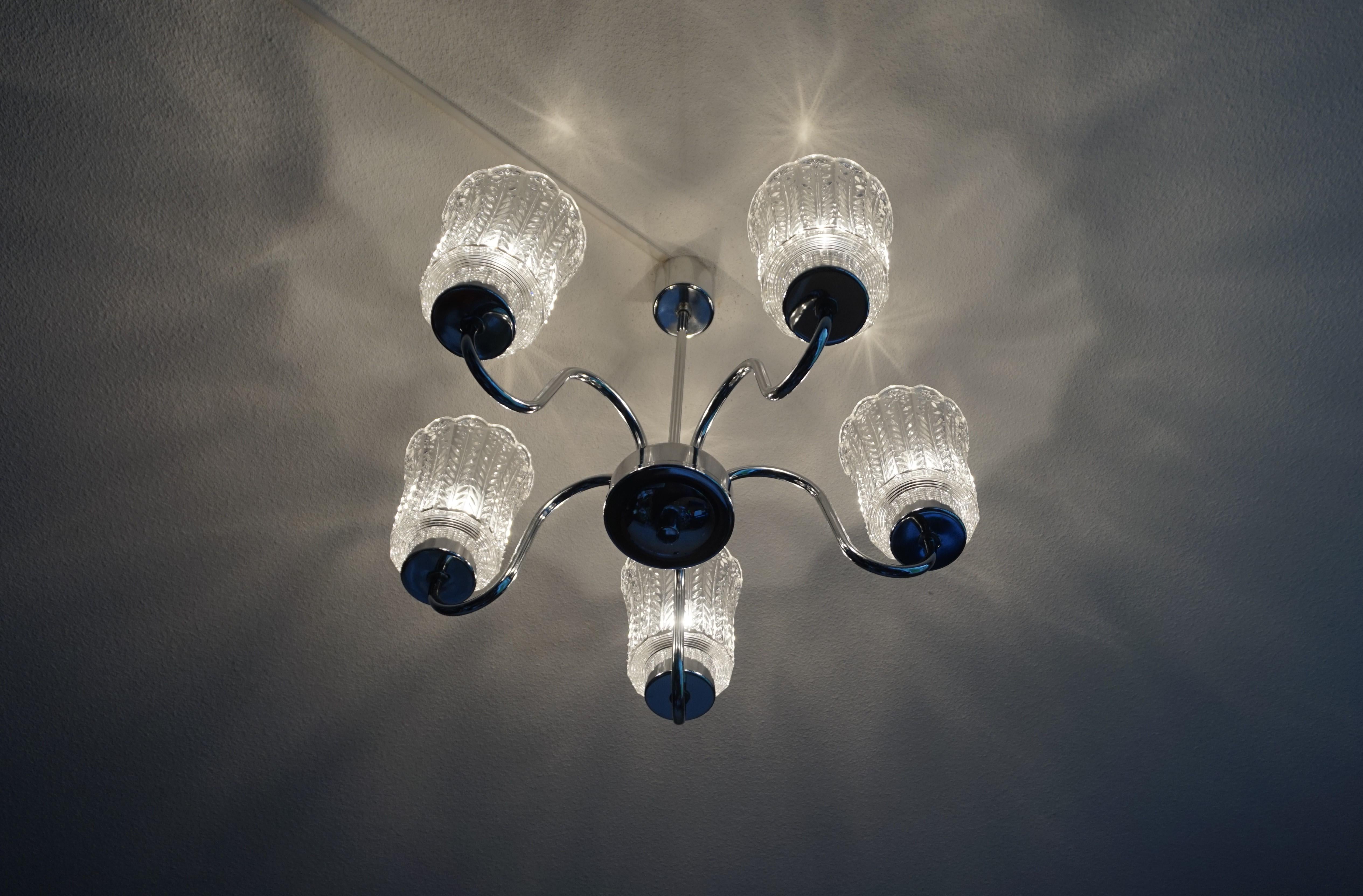 Lampe à suspension moderne du milieu du siècle dernier avec abat-jour en chrome et verre avec motifs de fleurs 10