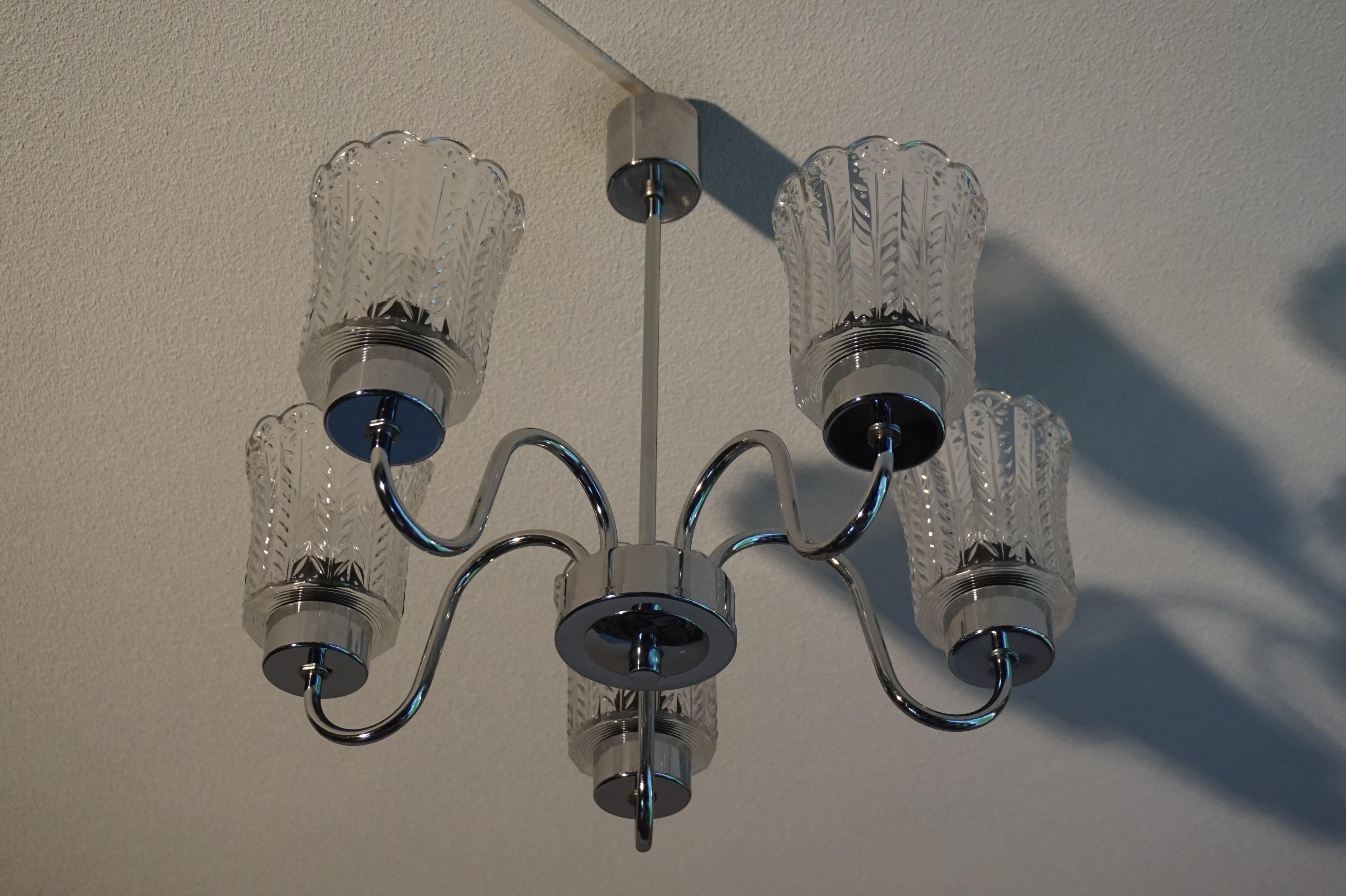 Lampe à suspension moderne du milieu du siècle dernier avec abat-jour en chrome et verre avec motifs de fleurs 11