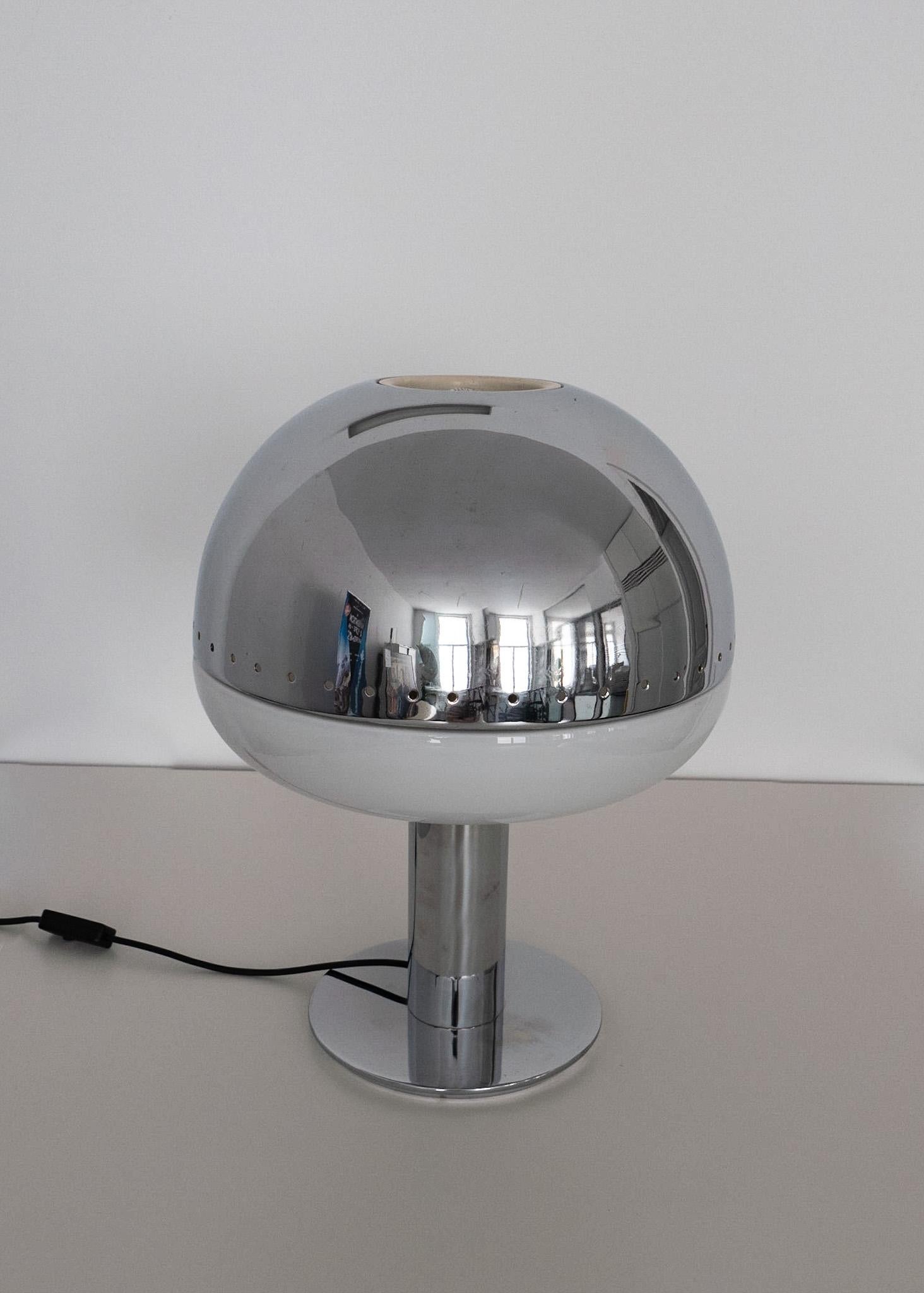 Opal Mid-Century Modern Chrome Glass Table Lamp by Goffredo Reggiani, Italy 1970s For Sale