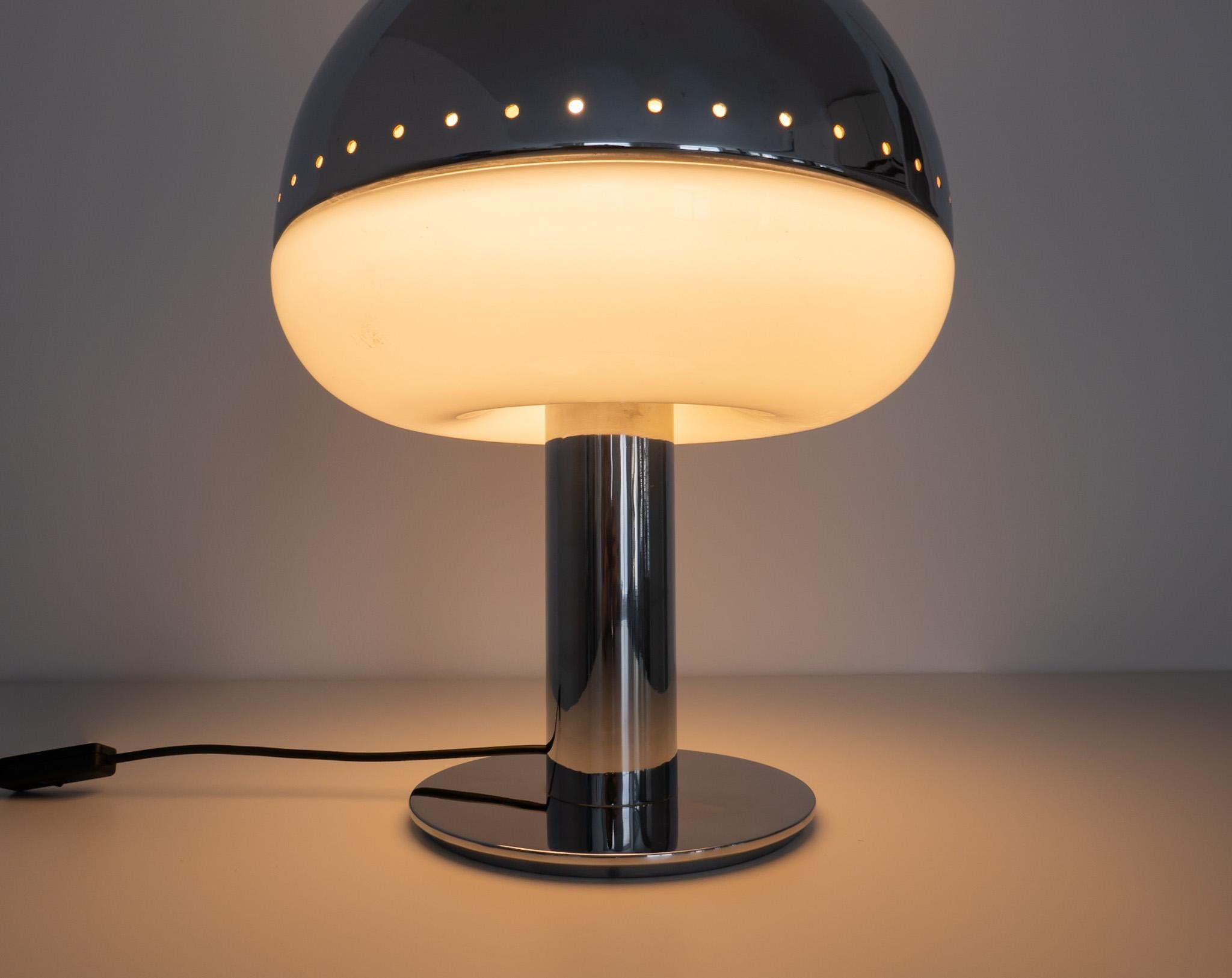 Mid-Century Modern Chrome Glass Table Lamp by Goffredo Reggiani, Italy 1970s In Good Condition For Sale In Vienna, AT